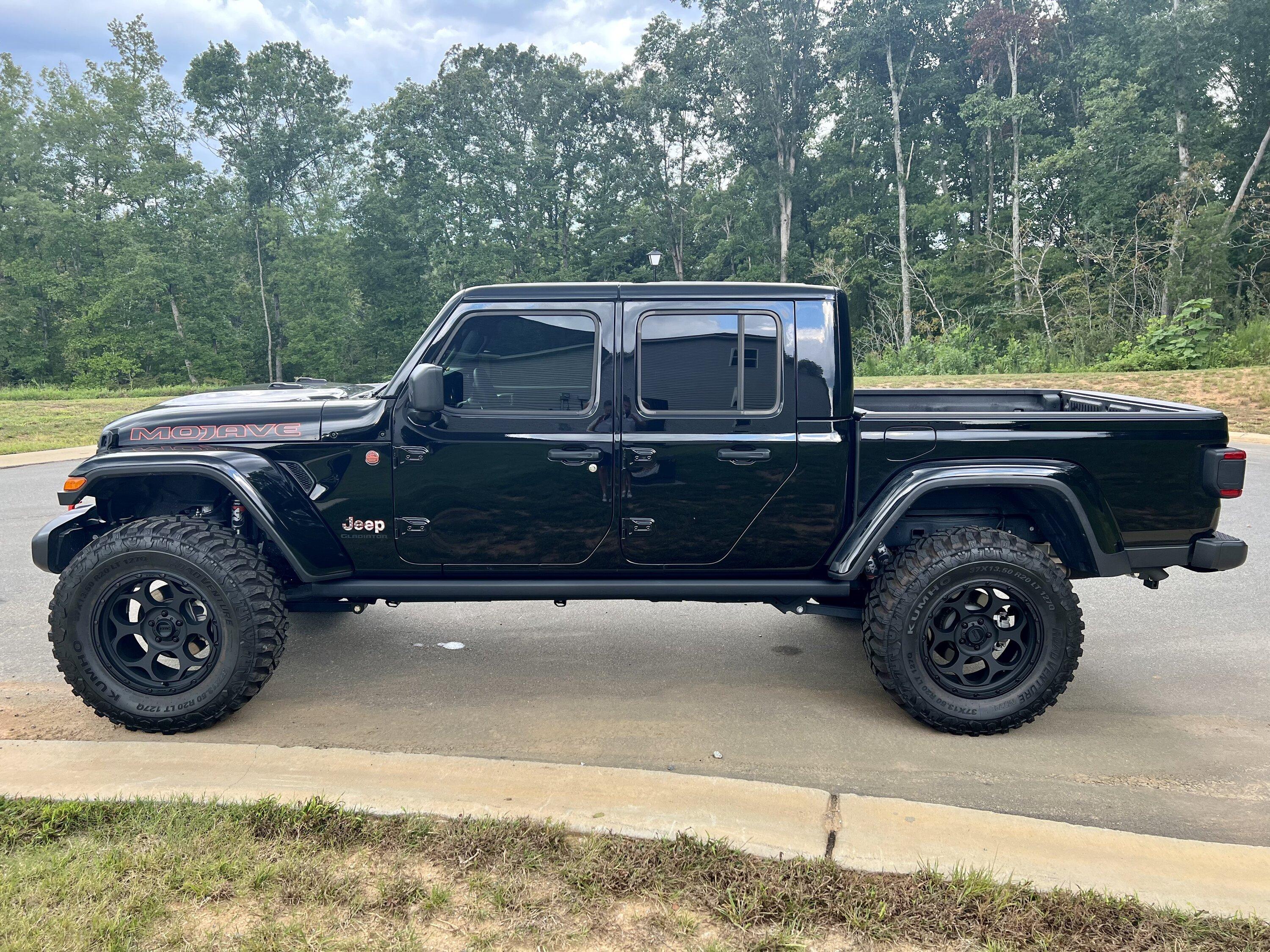 Jeep Gladiator BLACK Gladiator JT Club 43A7D4BE-AB59-4AFE-B7DC-C1D227296236