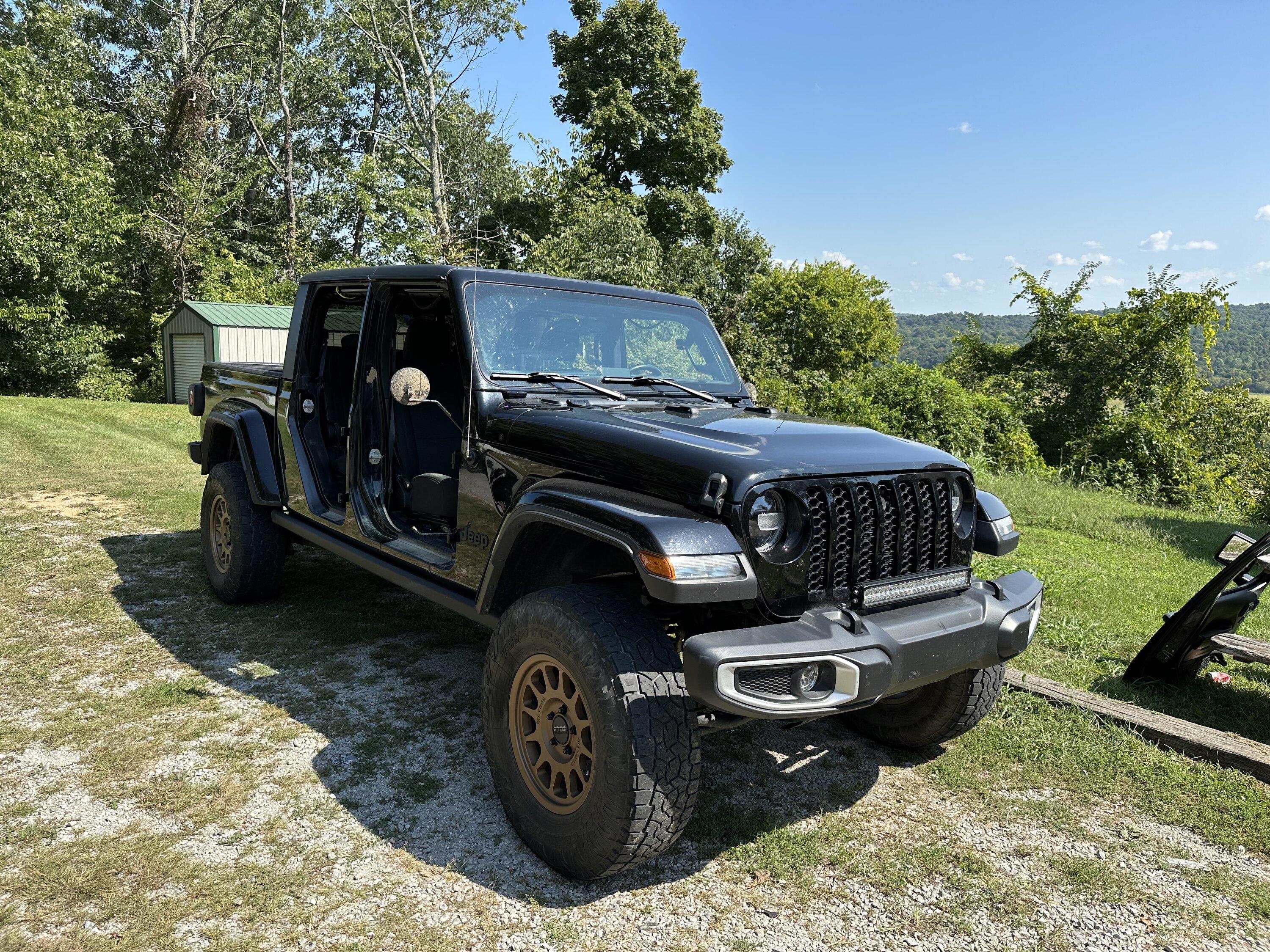 Jeep Gladiator BLACK Gladiator JT Club 8244D8F5-8B62-4DA6-90FA-FF10C0AB8C51
