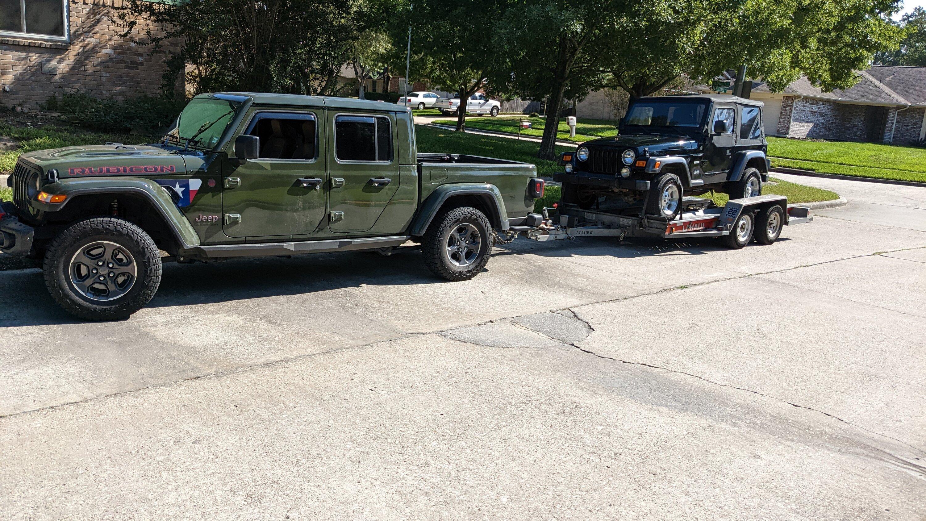 Jeep Gladiator First Time Towing Rubicon With Gladiator Rubicon PXL_20220915_210925987