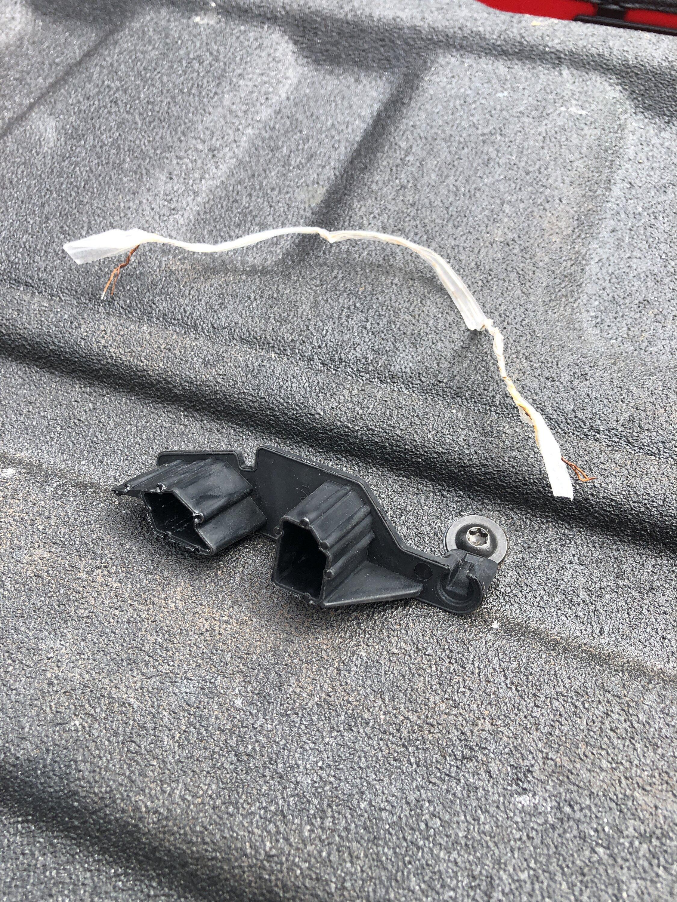 Jeep Gladiator Any thoughts on what this? 665013BC-3C28-4B44-AE8B-78B05AA0CCAD