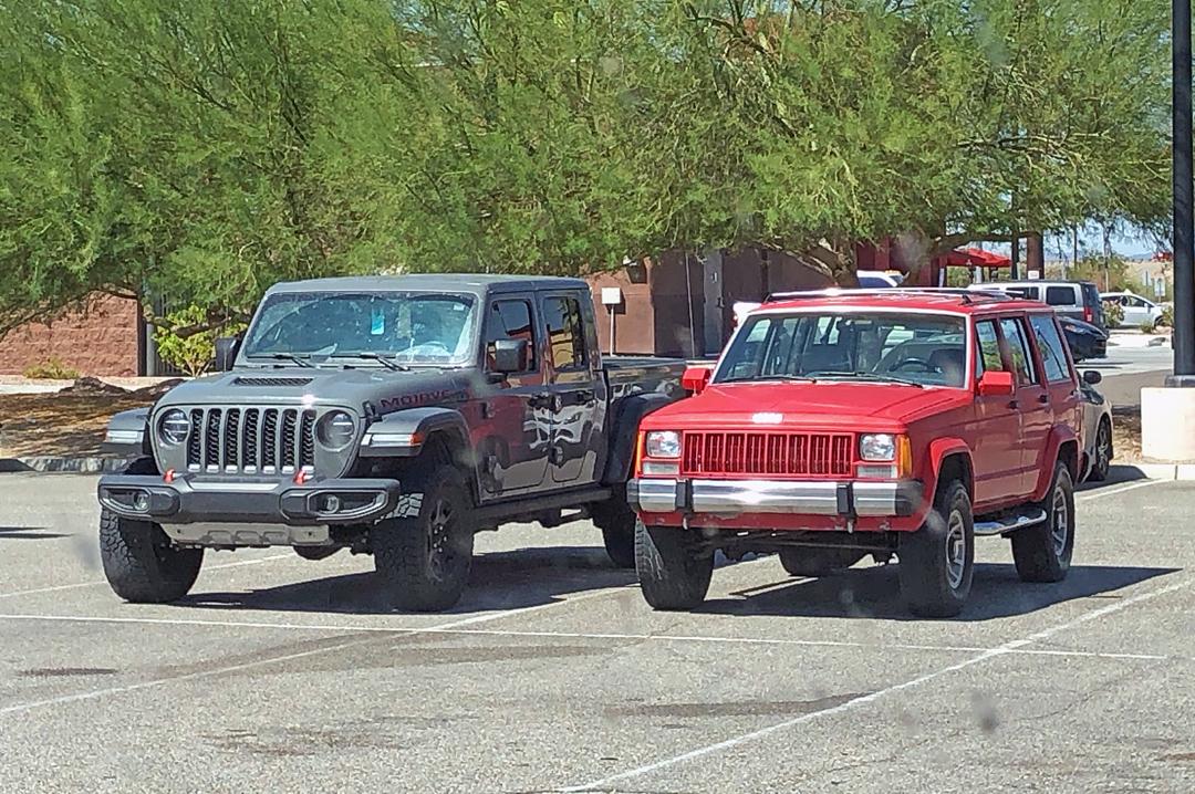 Jeep Gladiator Jeeps Parking Next To Jeeps Jeeps1