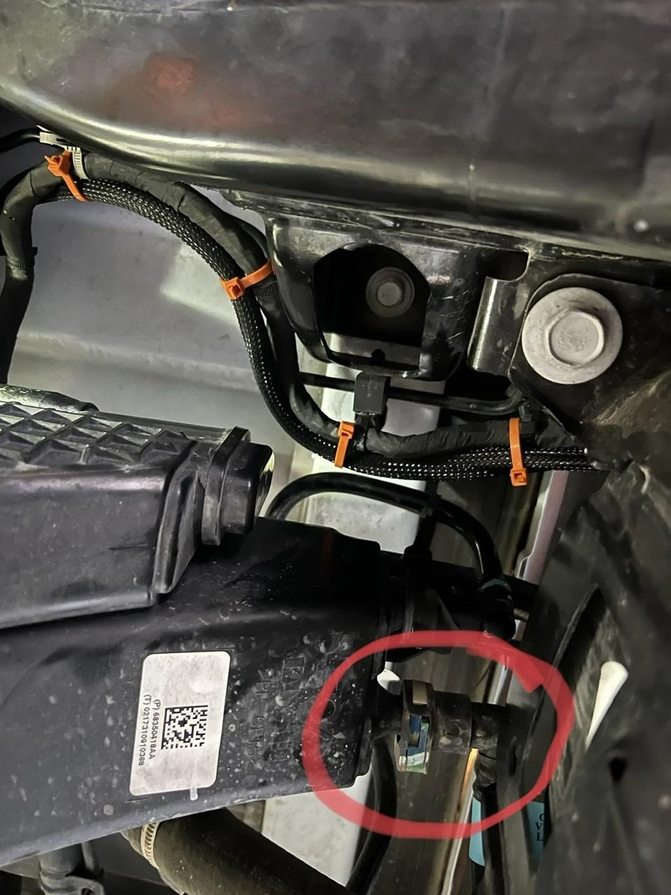 Jeep Gladiator Replacing retainer clip from fuel line to EVAP Canister EDC48825-2755-42B7-9080-66D23BE20C46