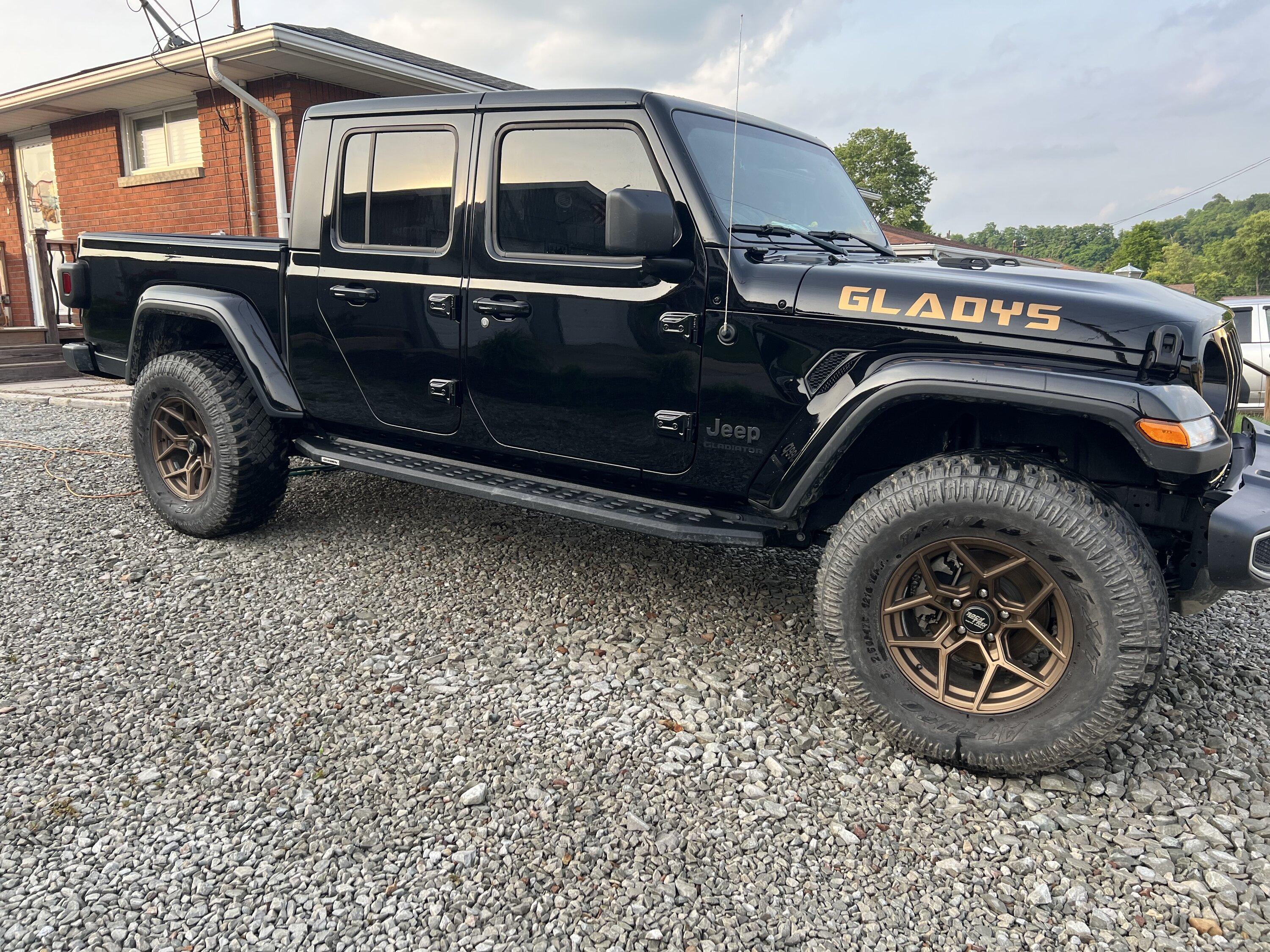 Jeep Gladiator Bronze wheels 02618342-43B7-4EDF-882E-6E0638D2A4E6