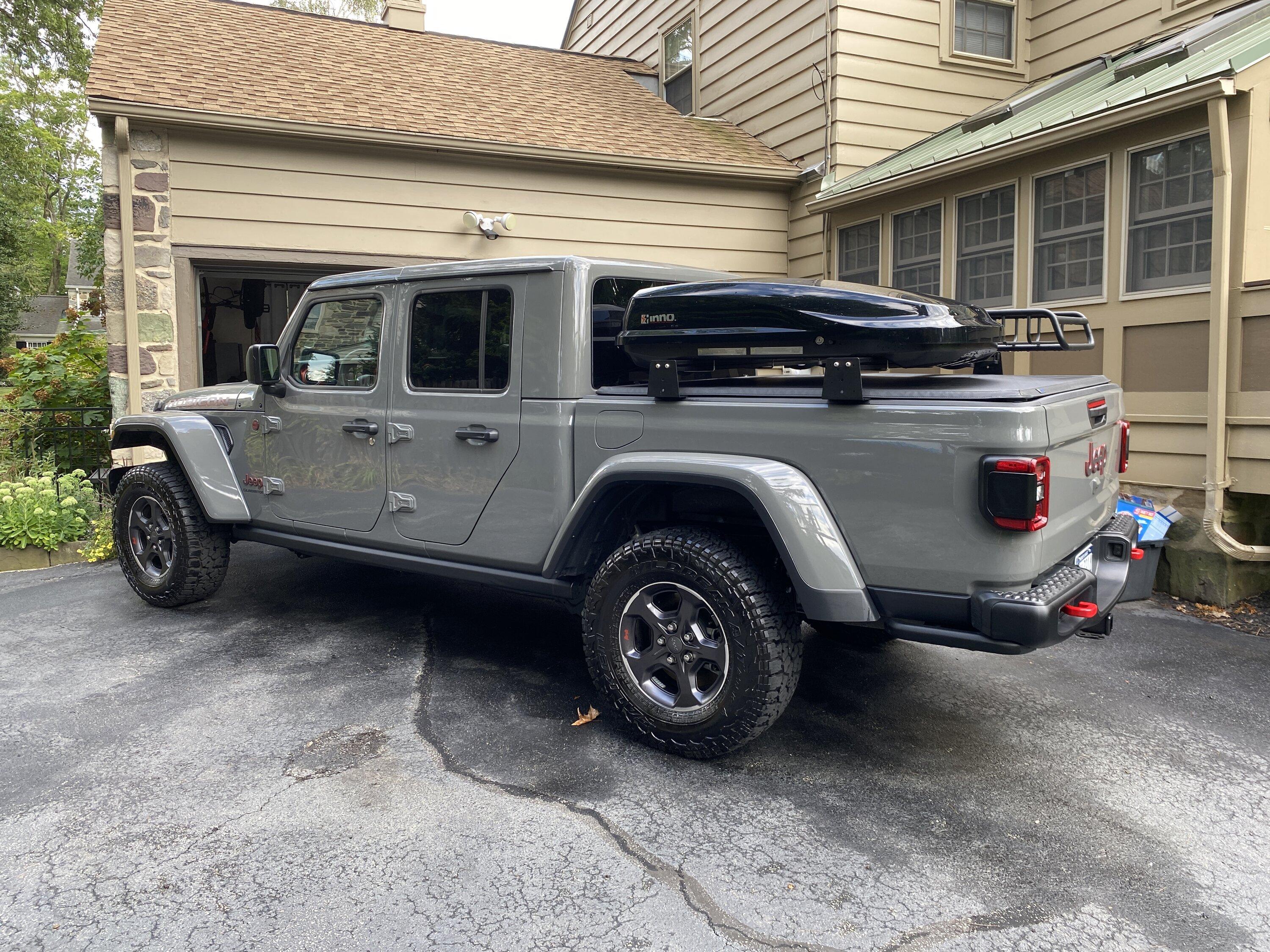 Jeep Gladiator Billie Bars with Yakima Basket, Cargo box and Tonneau Cover 23A98757-D225-4E0A-8C35-9F9264E12724