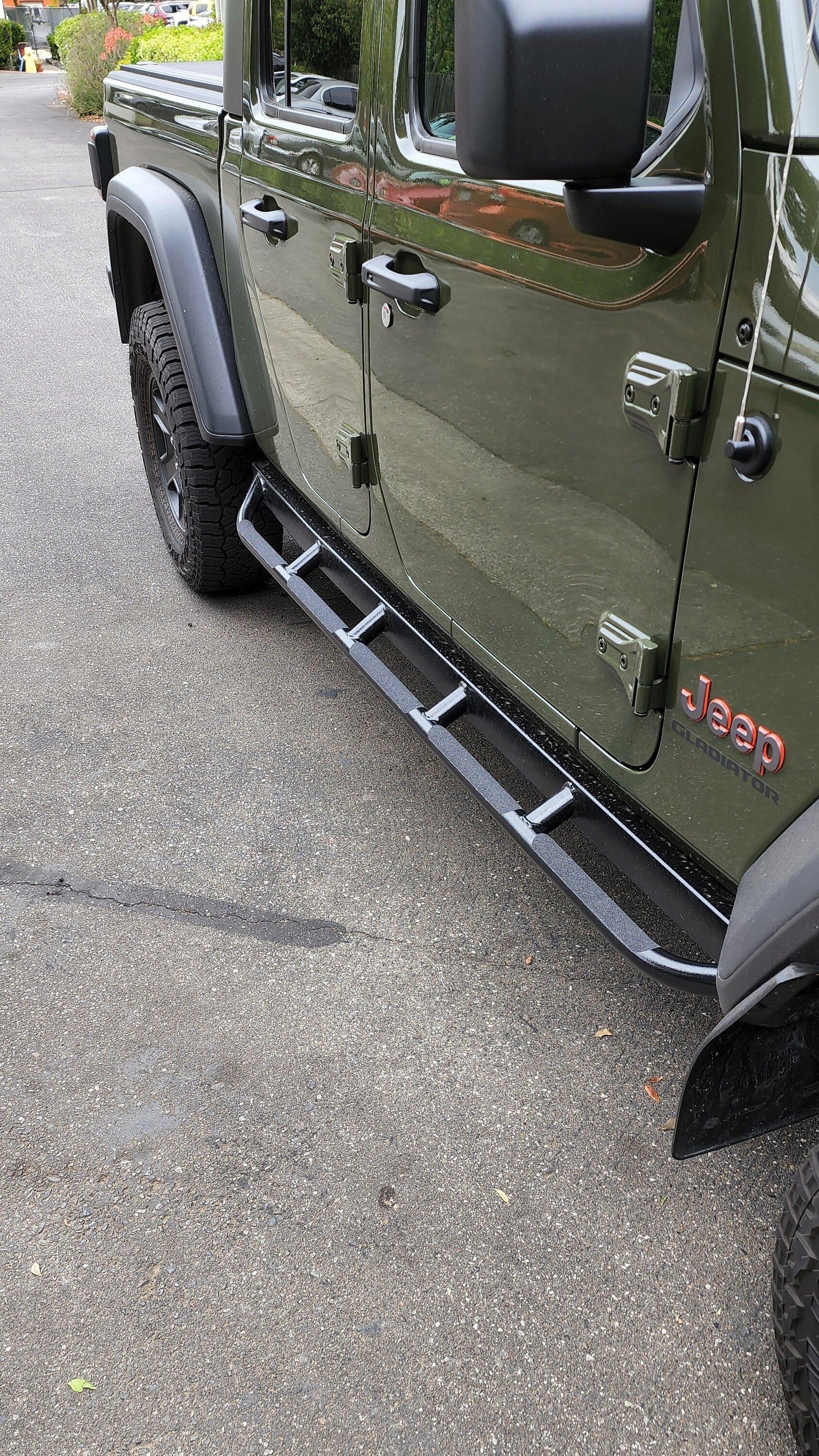 Jeep Gladiator Show me pictures of rocksliders that works as a running board. 20220415_150604-02-01