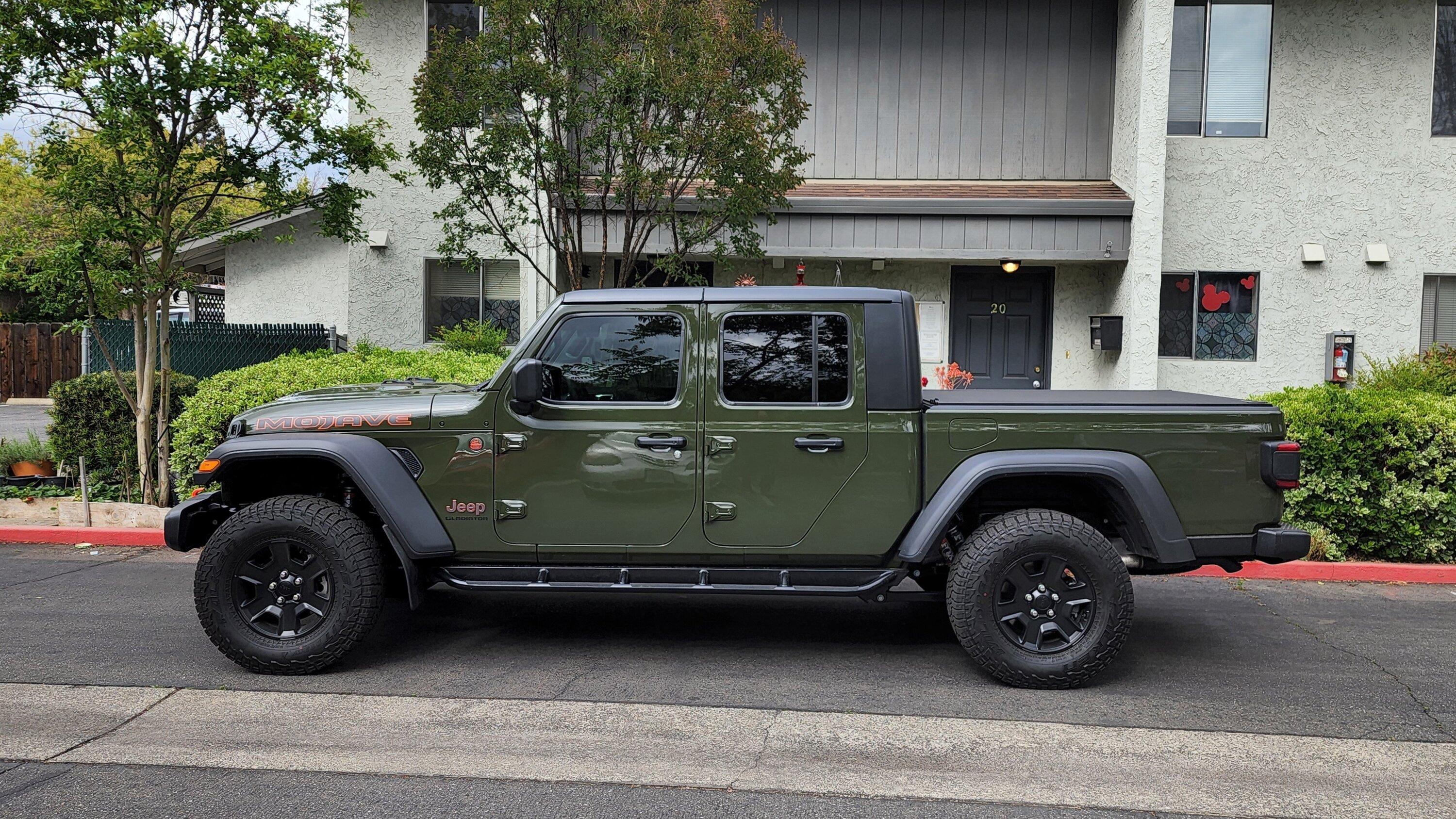 Jeep Gladiator Show me pictures of rocksliders that works as a running board. 20220418_163050-01