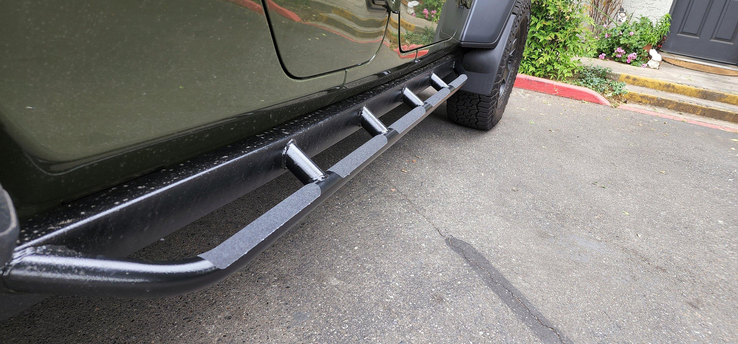 Jeep Gladiator Show me pictures of rocksliders that works as a running board. 20220415_150533-01