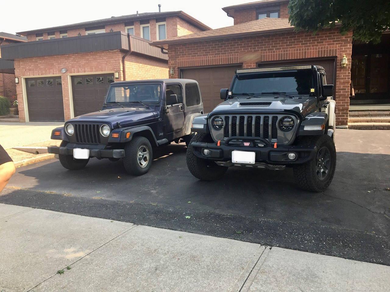 Jeep Gladiator Jeeps Parking Next To Jeeps Cuz Jeep next to J