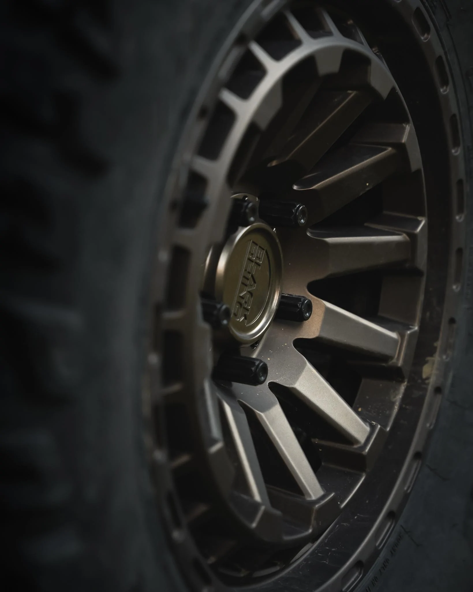 Jeep Gladiator Bronze wheels DSC03642
