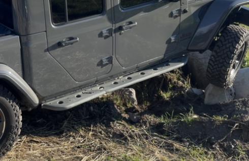 Jeep Gladiator Show me pictures of rocksliders that works as a running board. CF456E3F-15EC-4891-B273-AA9FC91E7579