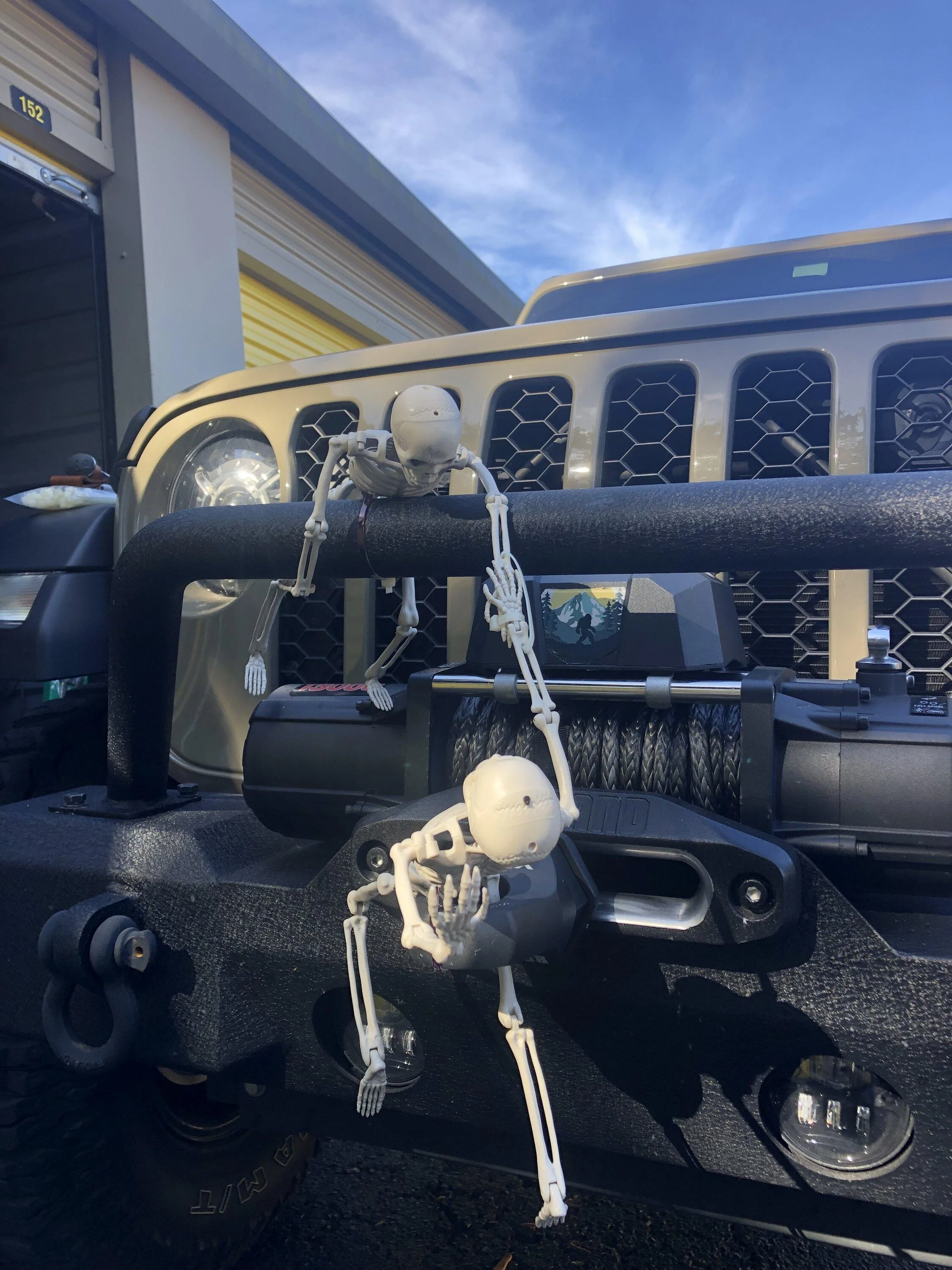 Jeep Gladiator Halloween creativity scene - post yours! ??? 80DBDB74-1237-42A2-818C-829CF67ADFF3