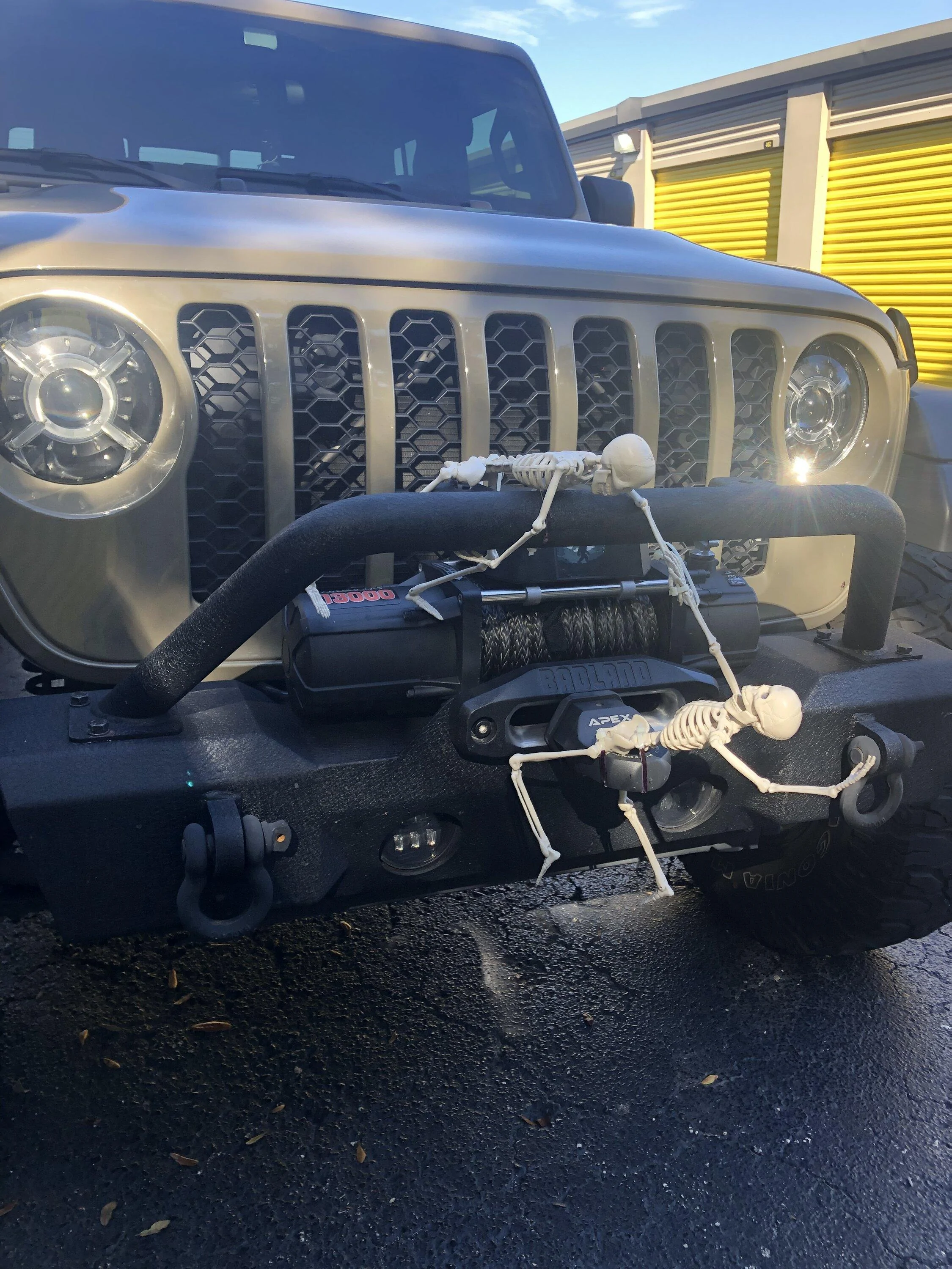 Jeep Gladiator Halloween creativity scene - post yours! ??? 0EF3EBB2-2158-4786-88D6-56C0087DDAE4