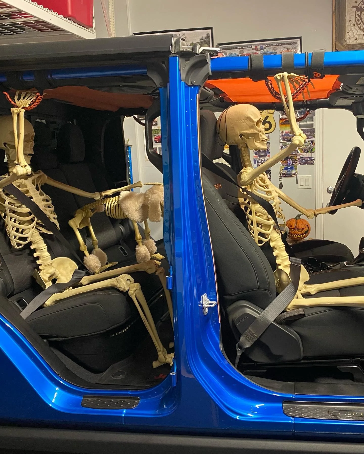 Jeep Gladiator Halloween creativity scene - post yours! ??? 1CB871A1-F95E-41B2-B90C-171C6A234326