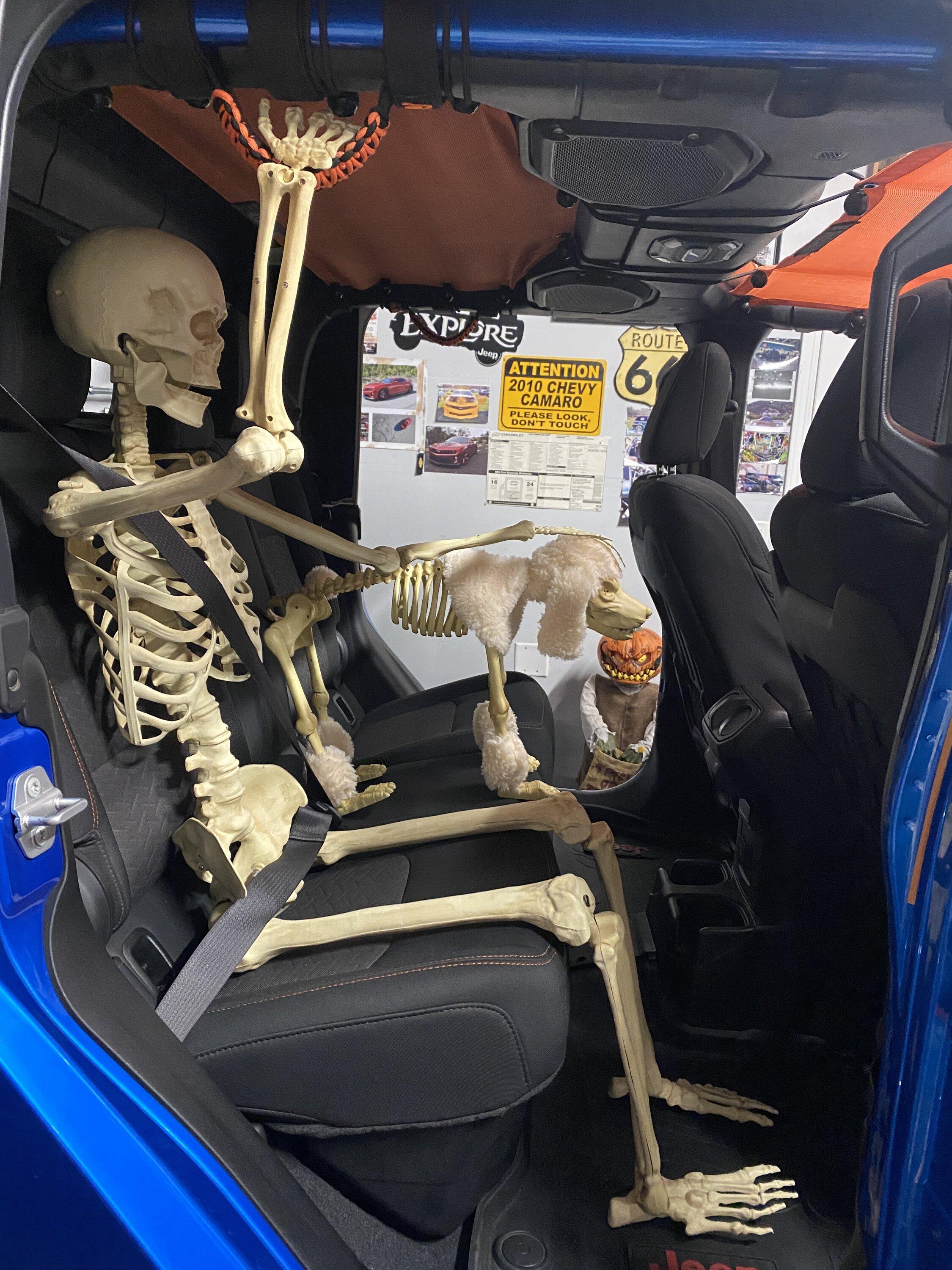 Jeep Gladiator Halloween creativity scene - post yours! ??? A2039B33-0CF9-4AA5-8BD6-642578AD8B12
