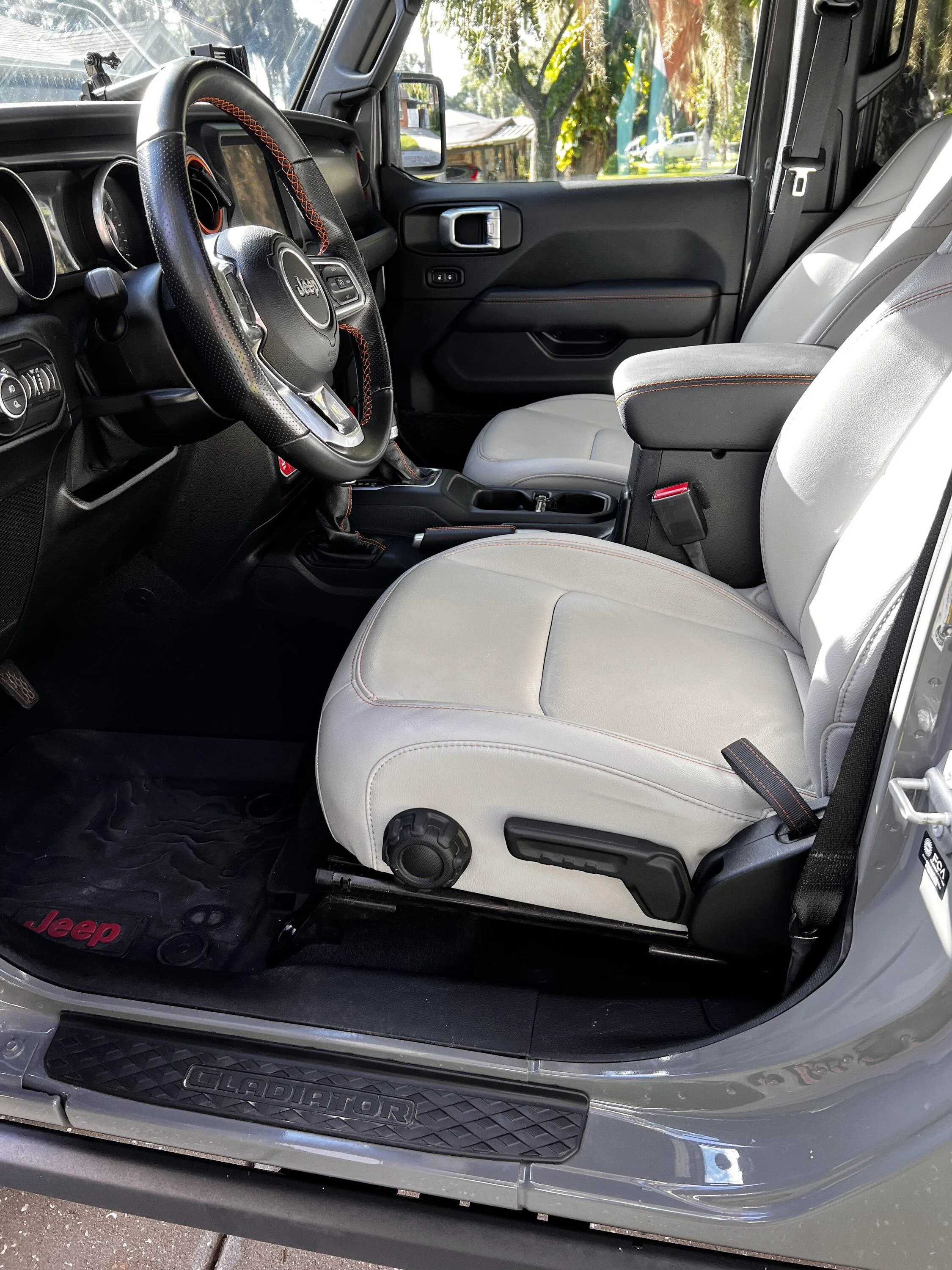 Jeep Gladiator 2021 Sting Gray Mojave/11.5k miles/$59k IMG-1352