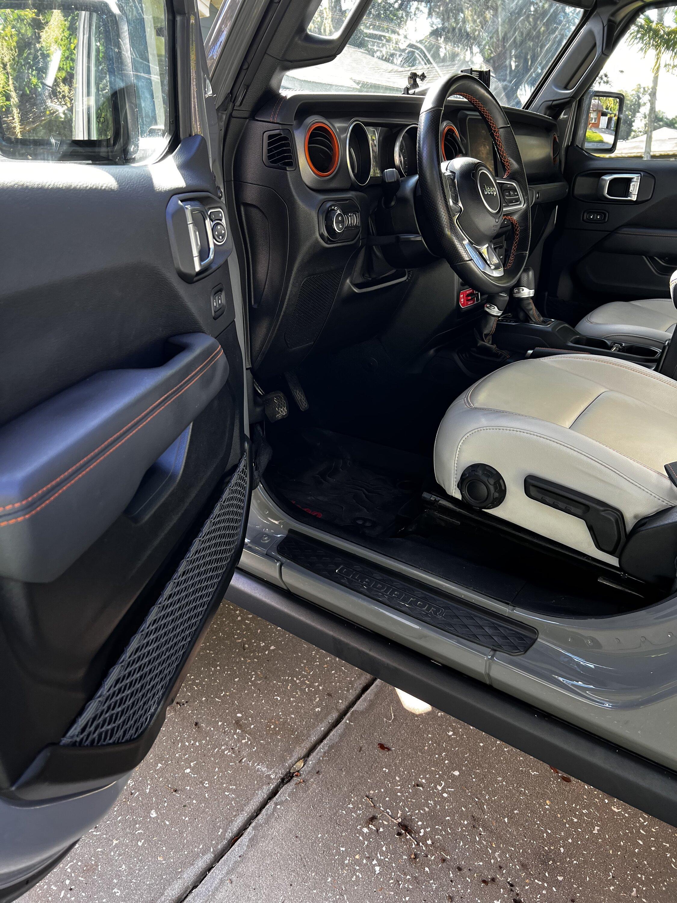 Jeep Gladiator 2021 Sting Gray Mojave/11.5k miles/$59k IMG-1356