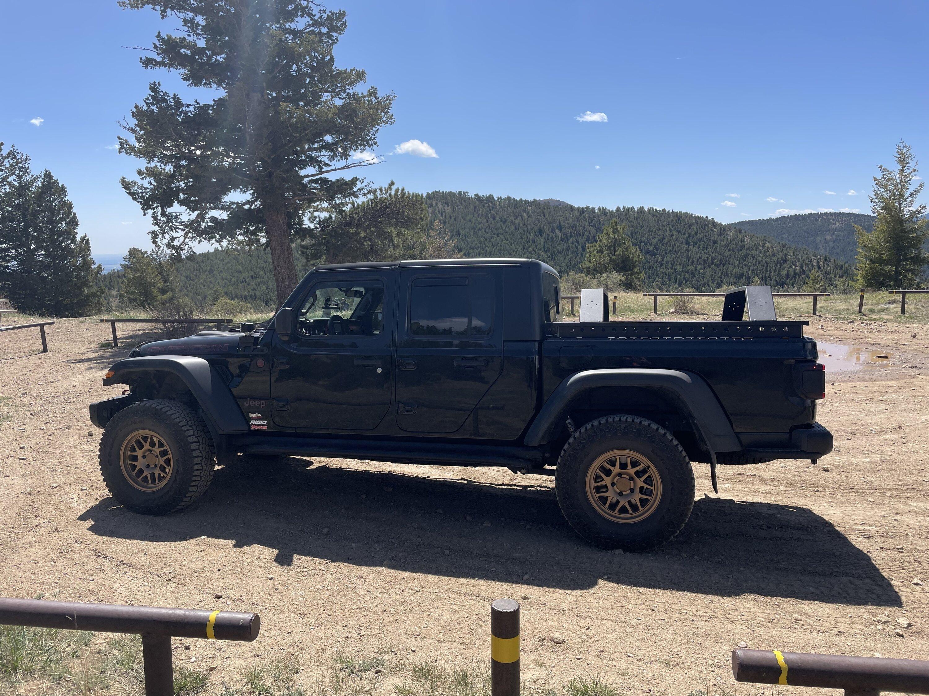Jeep Gladiator BLACK Gladiator JT Club 7E6CCDA0-2C1F-4EBC-B7C6-088D9B8D66EE