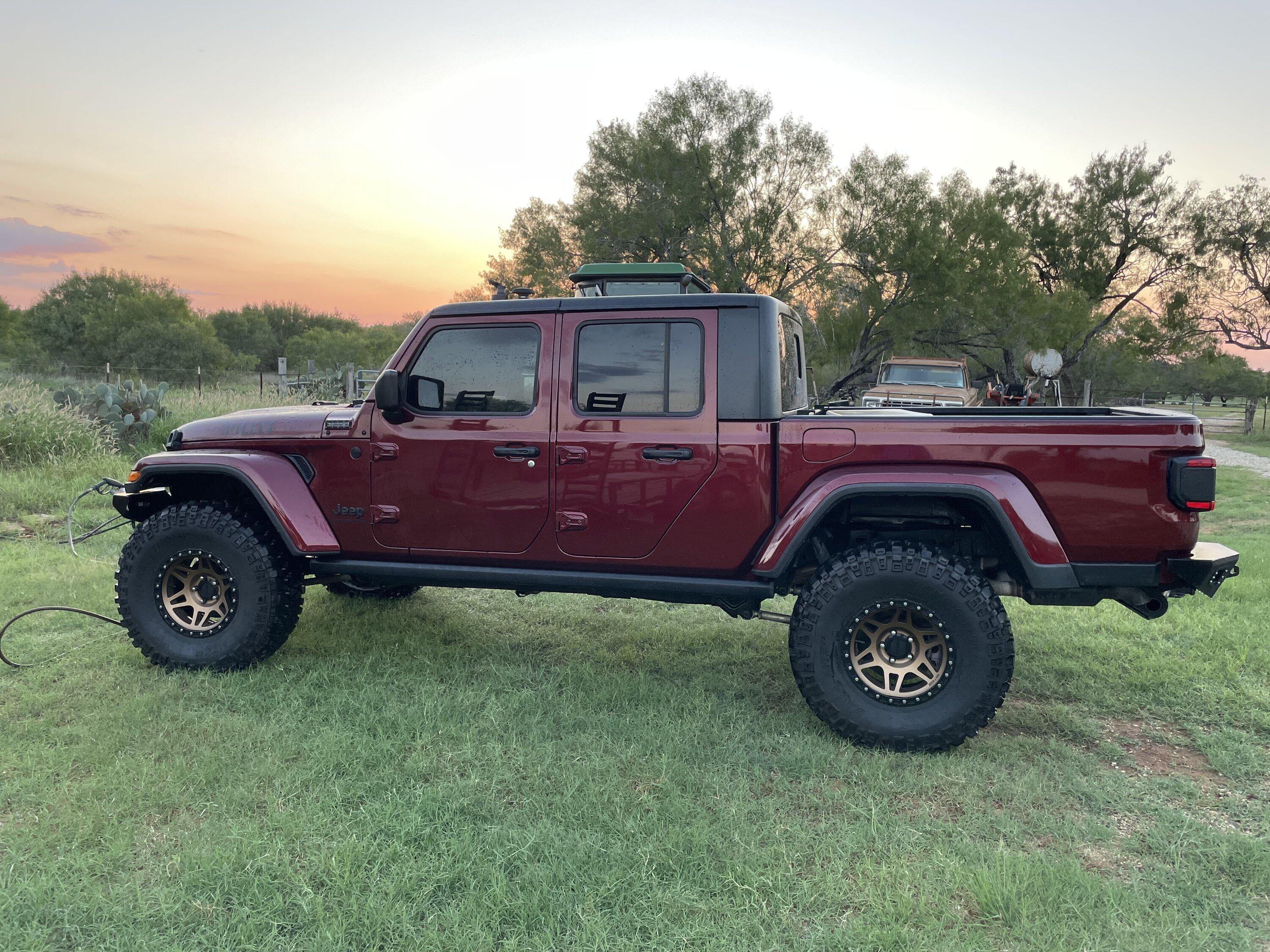 Jeep Gladiator Snazzberry Gladiator JT club 42912129-1215-413A-A7E2-DBB3D584E7BE