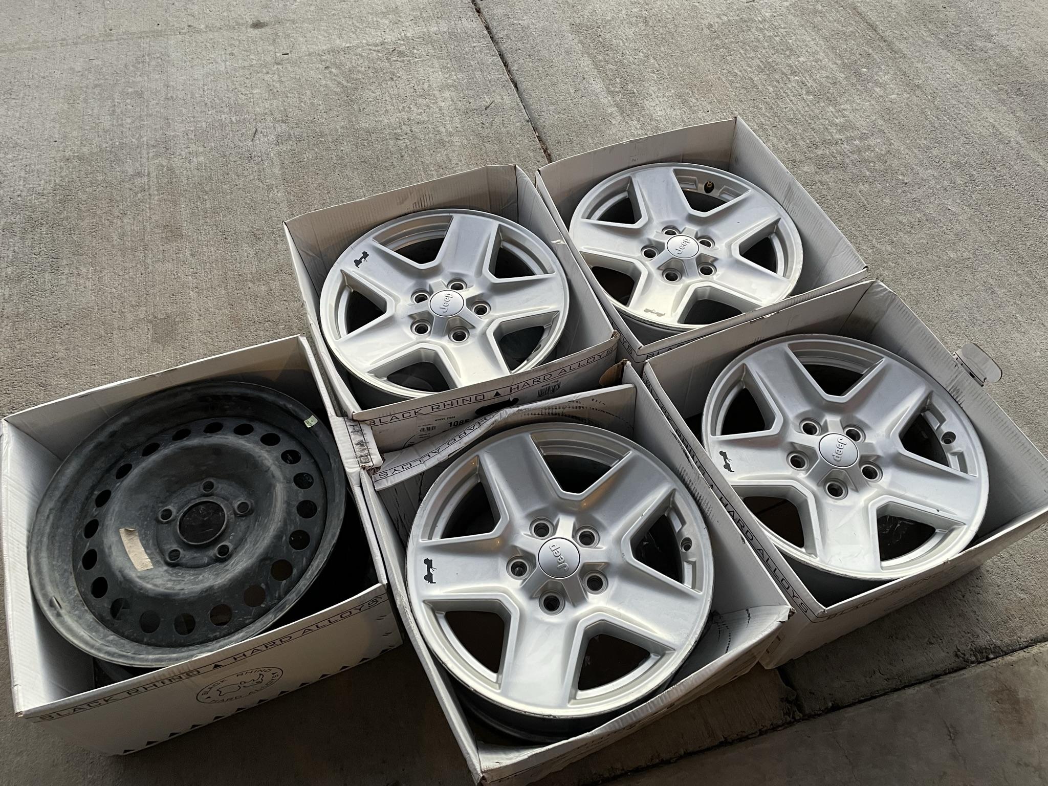 Jeep Gladiator OEM 2020 Sport S wheels 4+spare BD75CA54-EFD0-42DA-9B0F-148F50B4414D