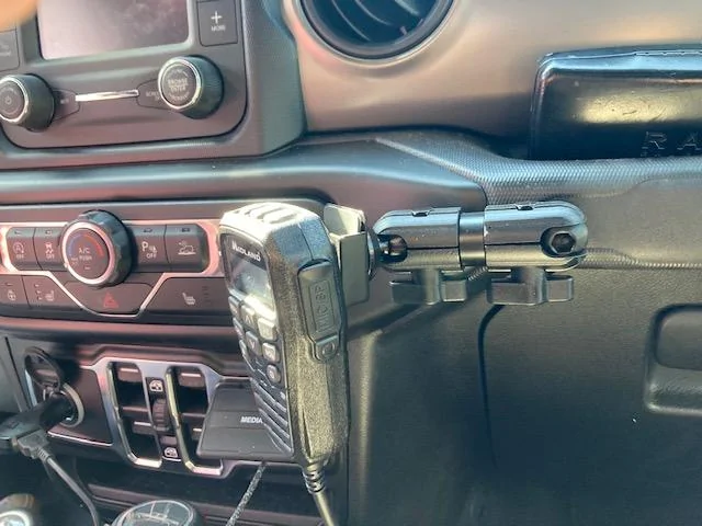 Jeep Gladiator Convert gopro mount to handheld radio mount? IMG_8070