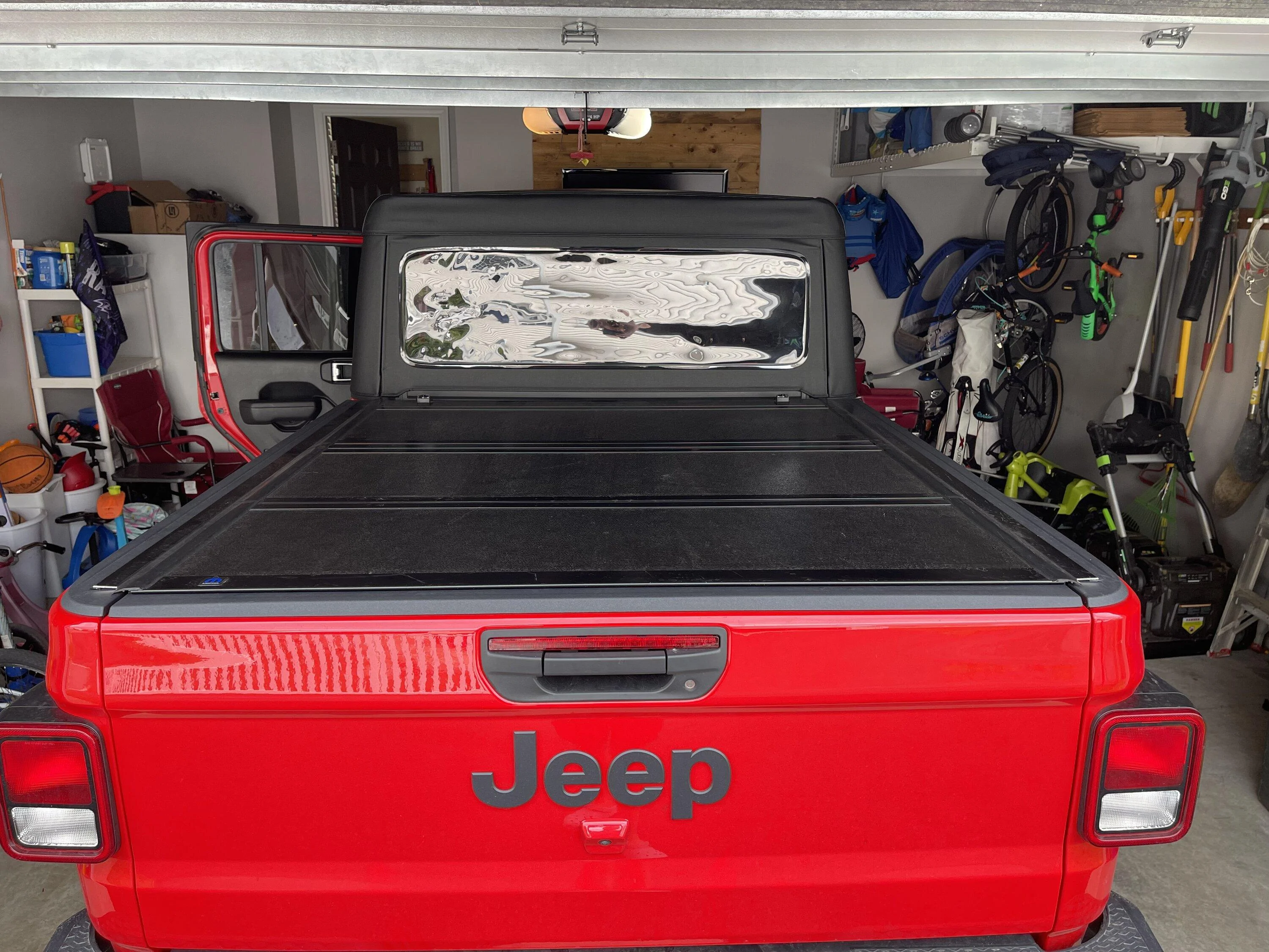 Jeep Gladiator WTT - Mopar Hard Tri-Fold Tonneau for Mopar Roll-Up Tonneau 68BB3F06-B94A-447A-9D8F-8369C188BBF4