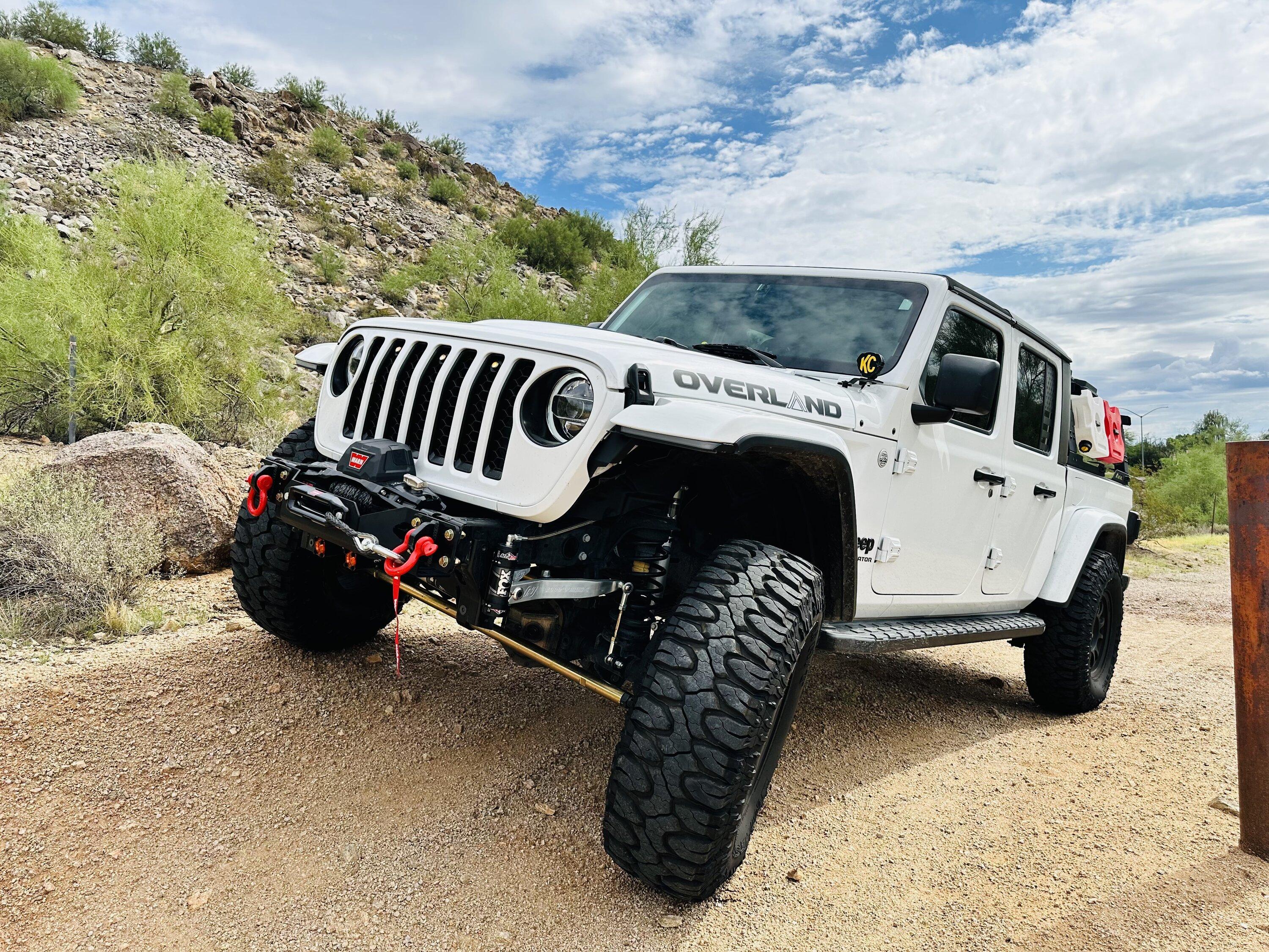 Jeep Gladiator BRIGHT WHITE Gladiator JT Club 34387076-6863-4F5A-A2E5-BD6EDF56FD71