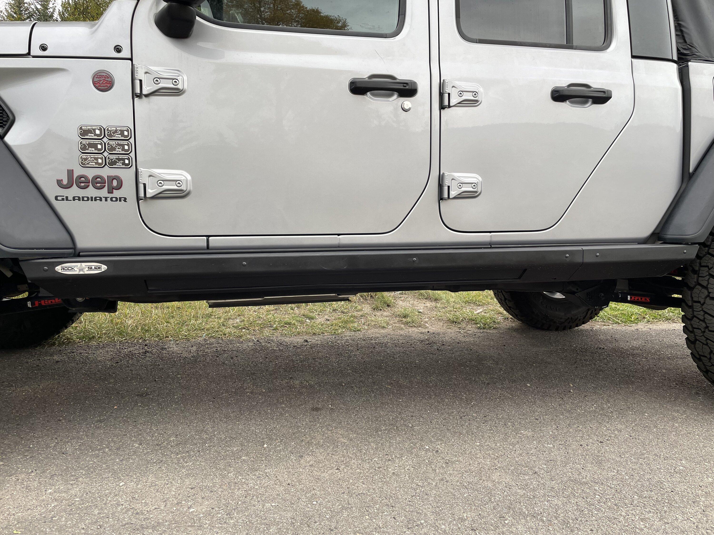 Jeep Gladiator Side Step Bars 3E10FB56-FC9D-416E-9AD5-A2C372A09457