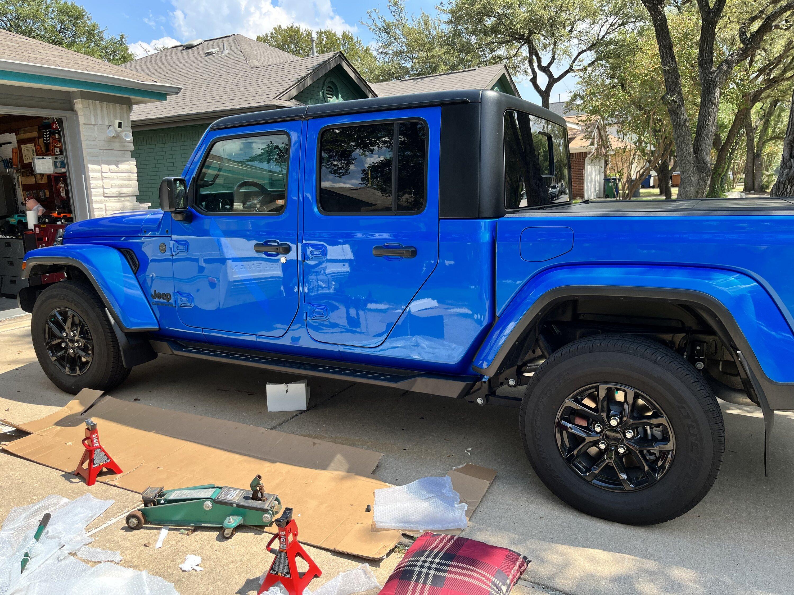 Jeep Gladiator Bestop granite series rock rails 2A582C1F-0A3B-4CF2-9691-BCB61723E7EF