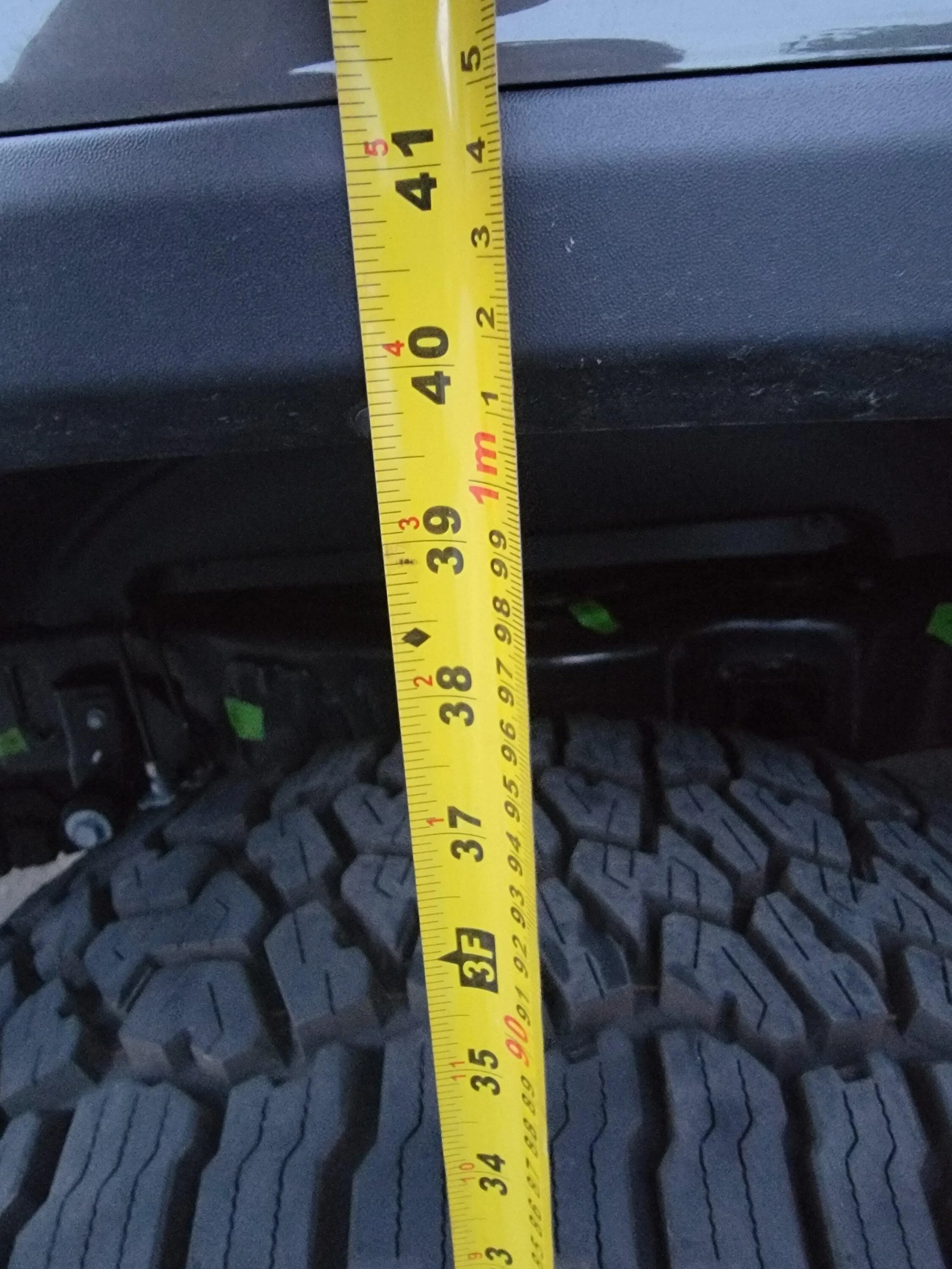 Jeep Gladiator Anyone else notice their bed is not centered? 20220917_192427