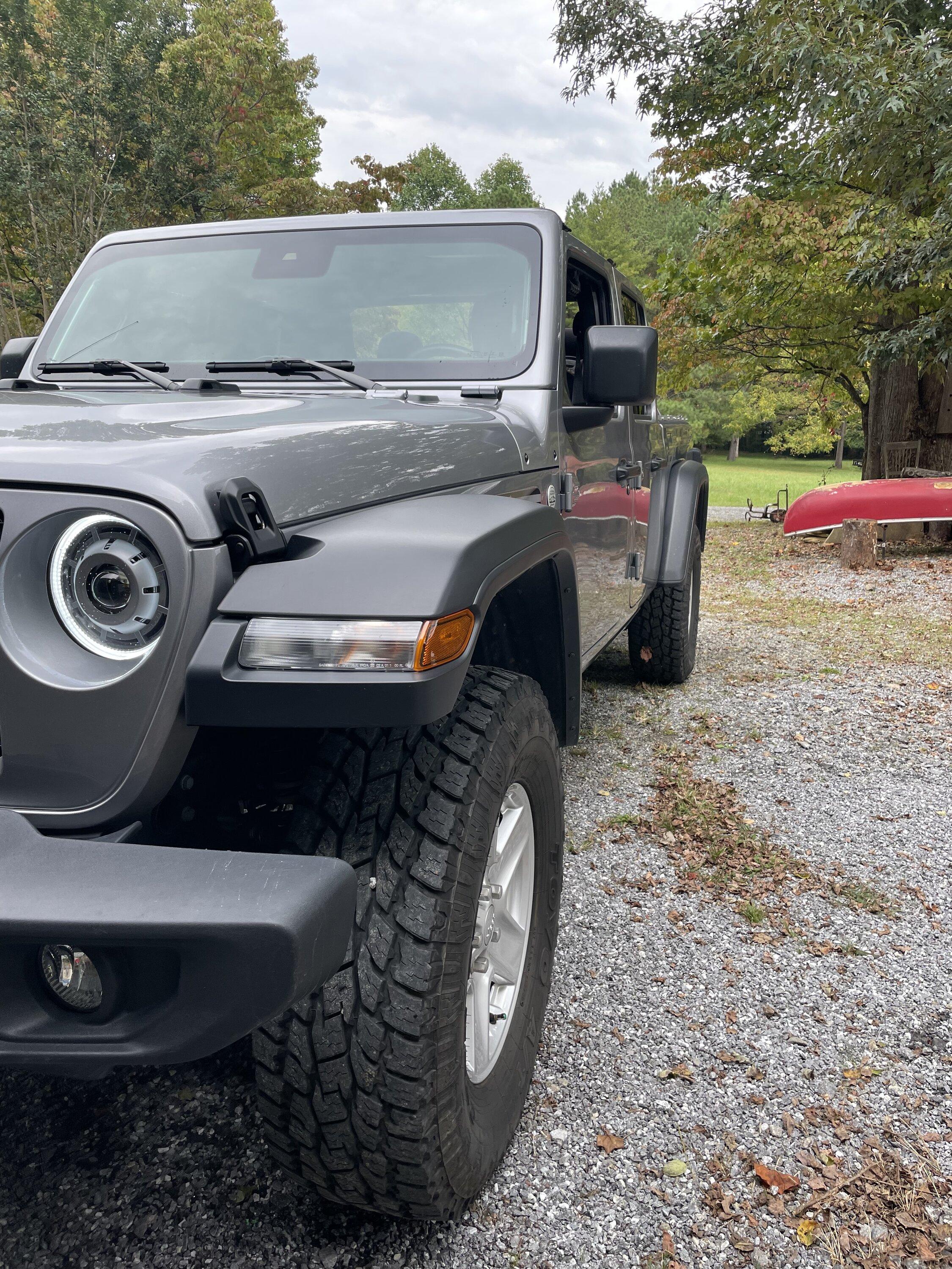 Jeep Gladiator Rubicon fenders on sport s non max tow FB7B170F-8607-4785-8555-250F2FAEEC27