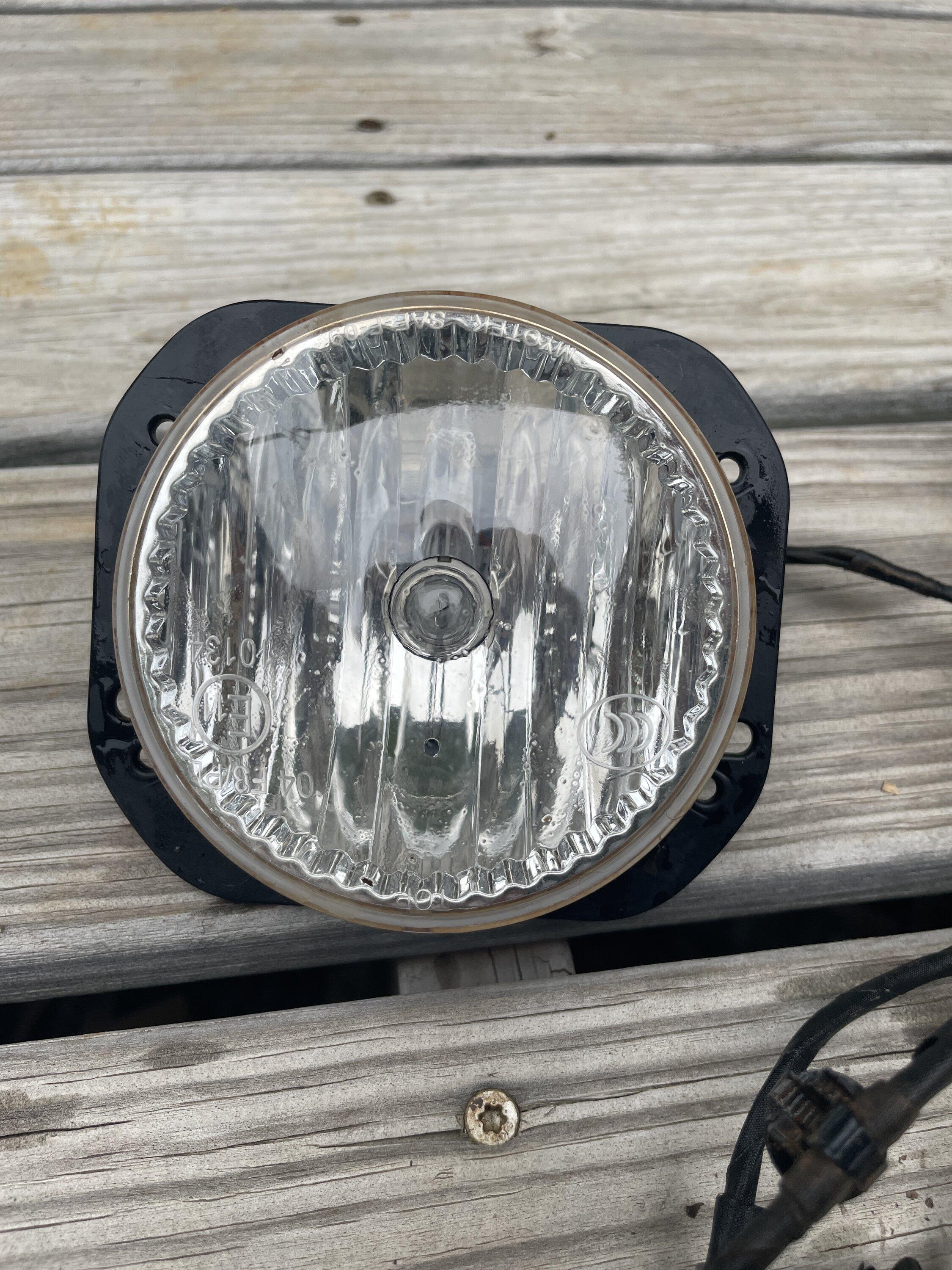 Jeep Gladiator Factory Fog Lights 39181808-FF98-4828-8845-D642C7F63F7A