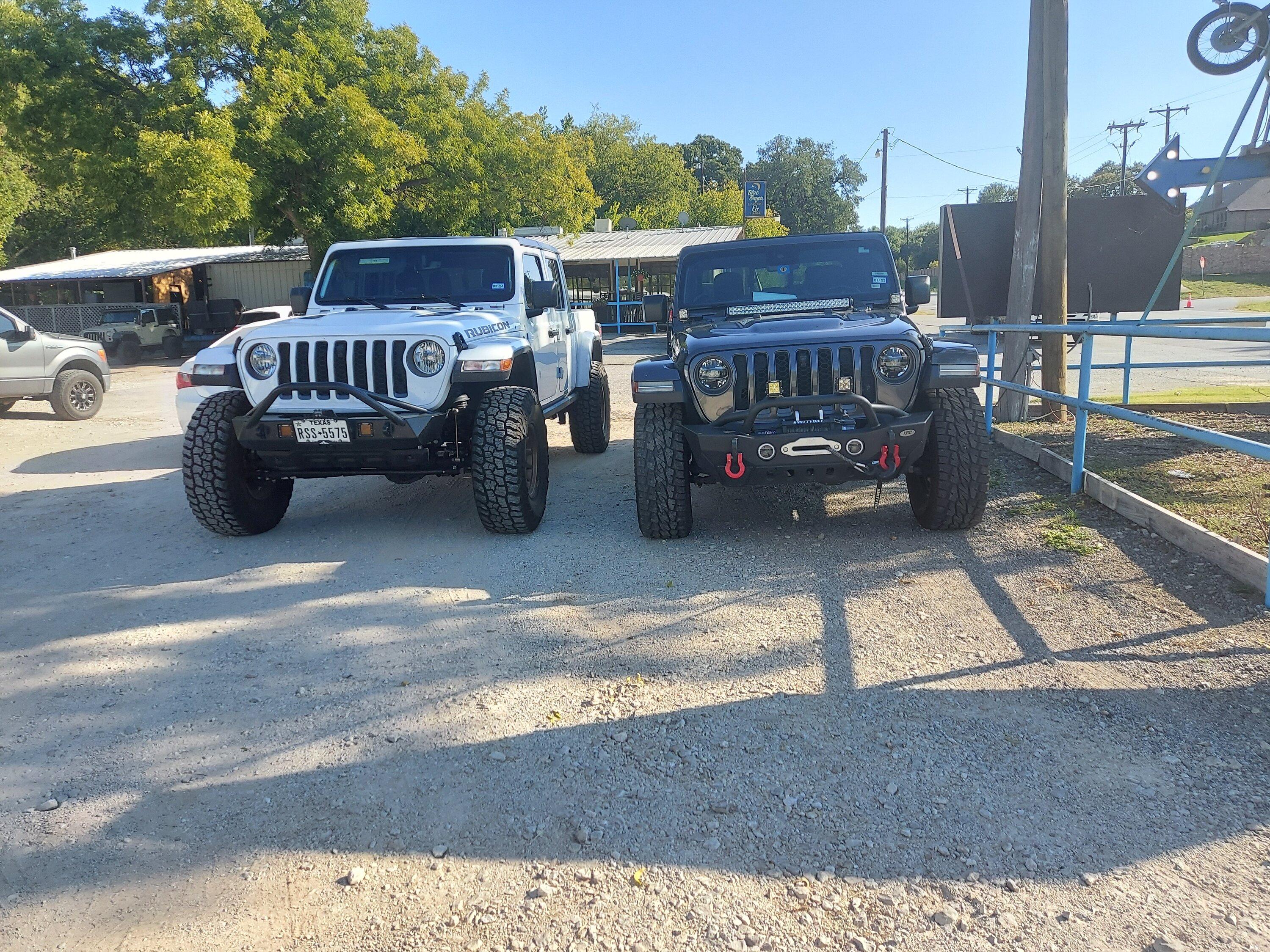 Jeep Gladiator Jeeps Parking Next To Jeeps 20220922_164805