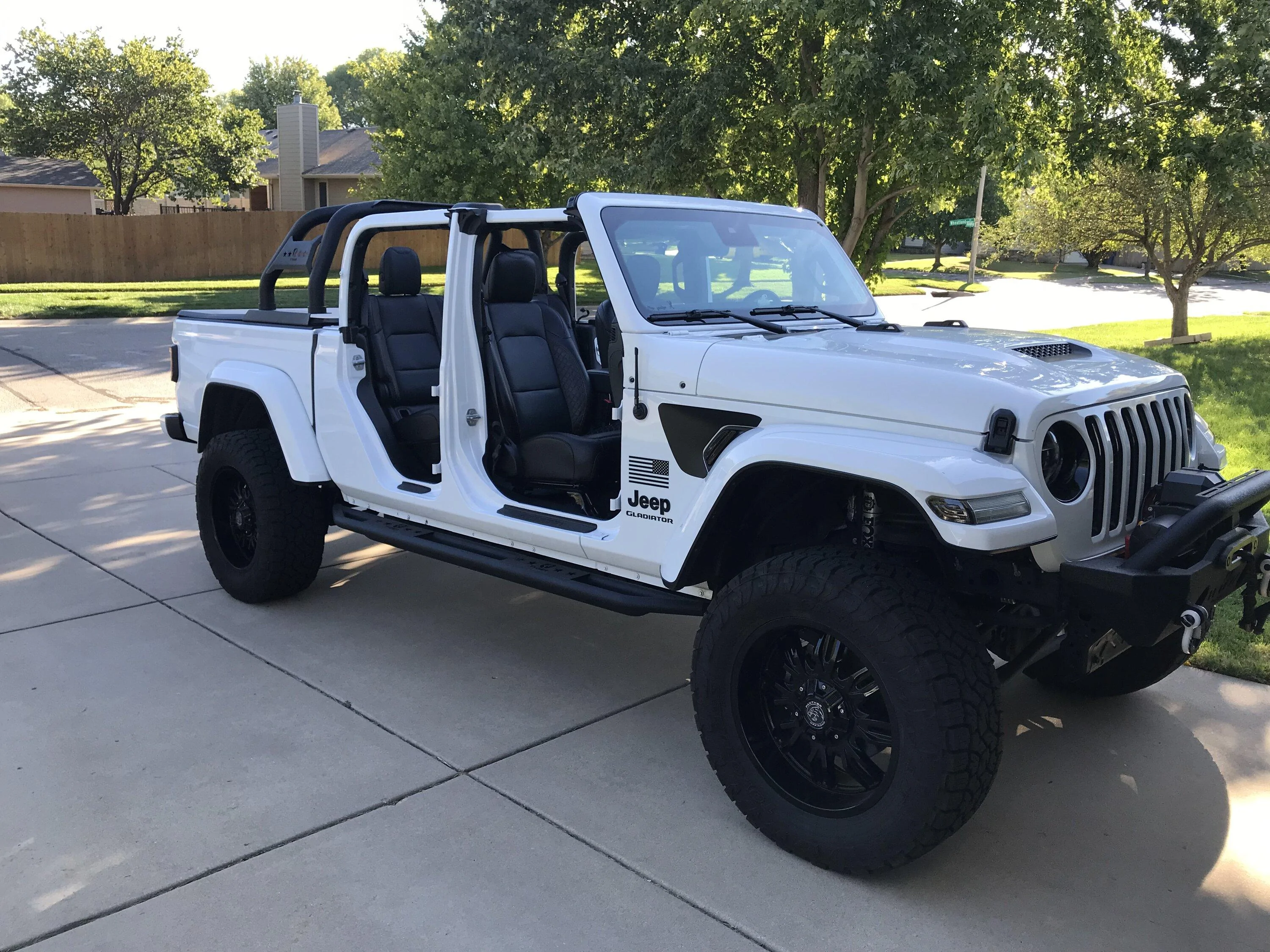 Jeep Gladiator BRIGHT WHITE Gladiator JT Club 02842F4D-D838-4BDC-B382-9FA16685CDA9