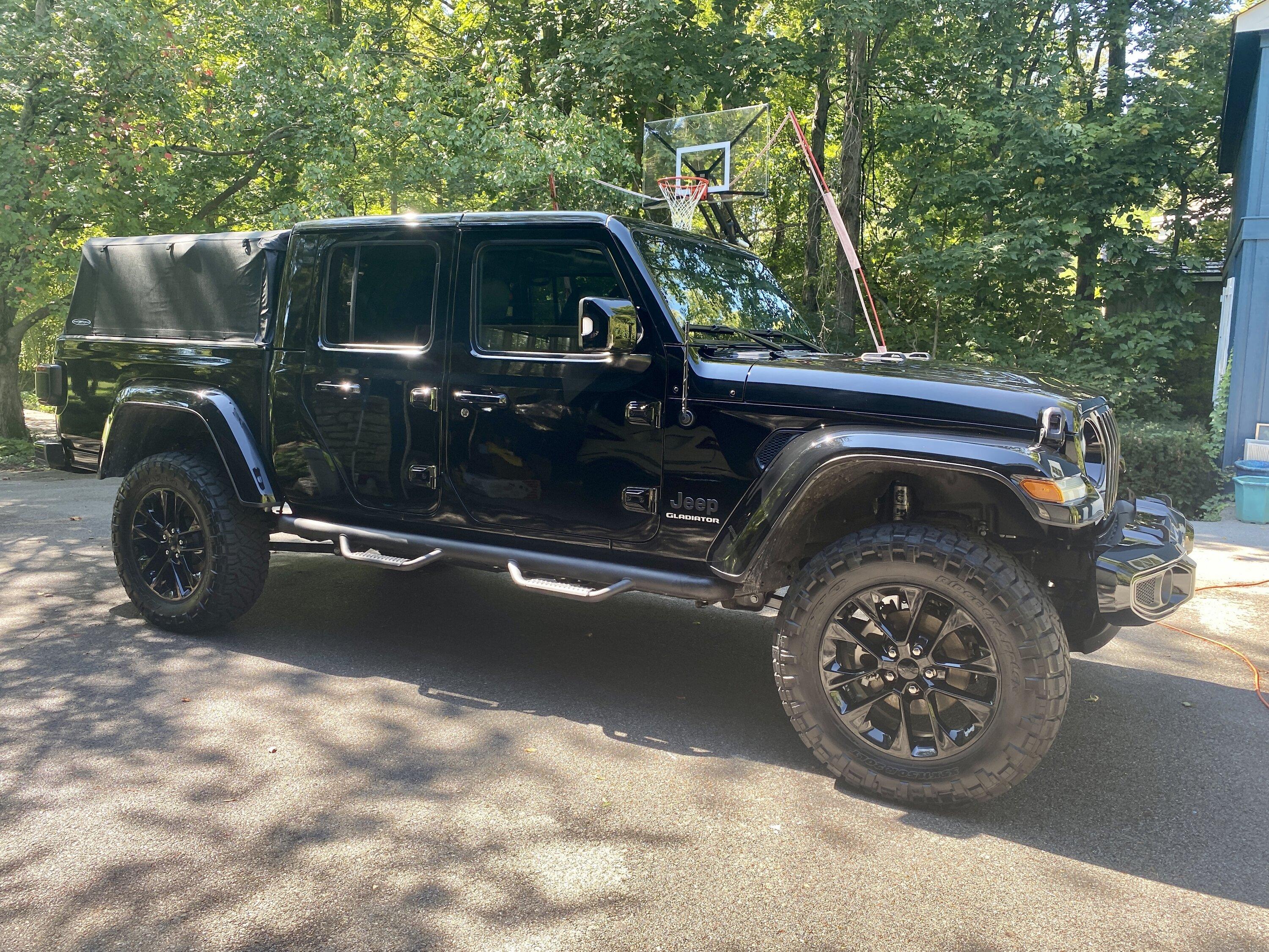 Jeep Gladiator High Altitude's with bigger rubber on stock wheels F1ACC724-135D-4293-8D20-CC18CC46394A