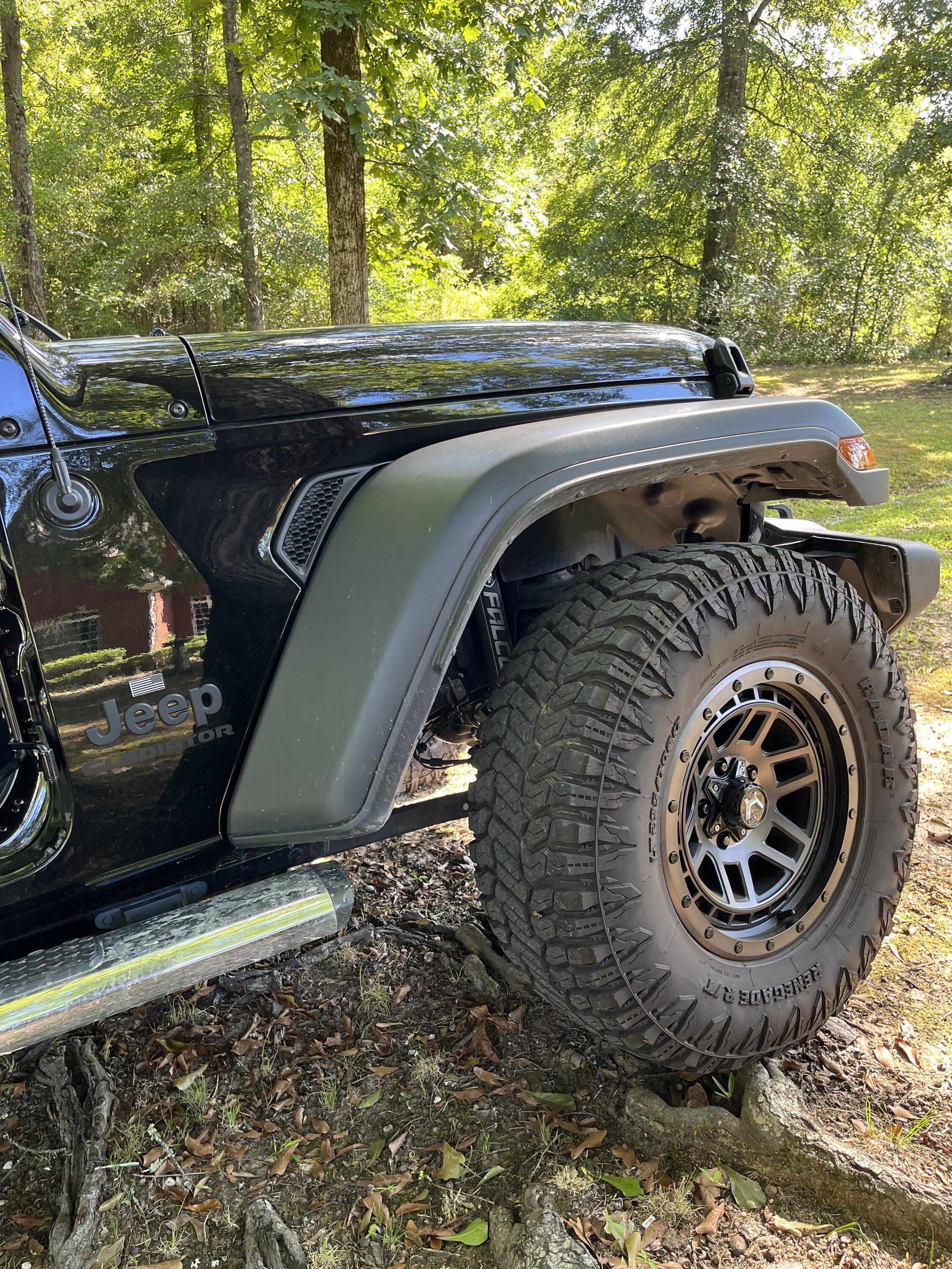 Jeep Gladiator Gladiator walks when you hit bumps. B0815B17-694A-485A-913D-44B23934E563