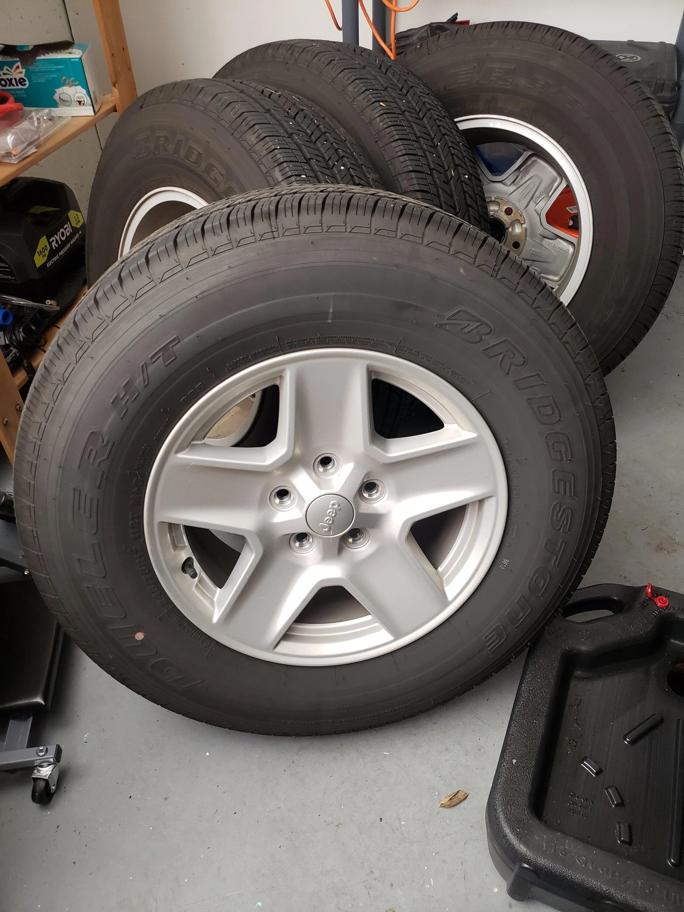 Jeep Gladiator (4) 2022 Sport S Wheels and Tires - Includes TPMS - 10K miles 20220911_170747