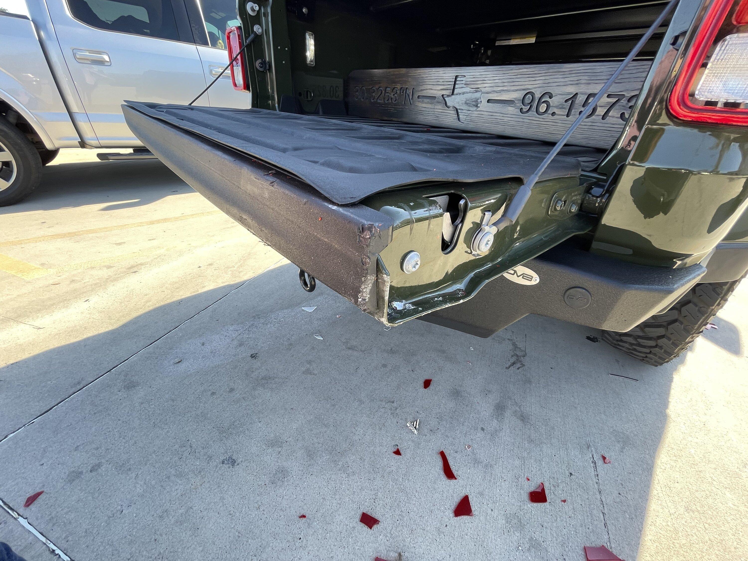 Jeep Gladiator The Ultimate Bed Divider for a Texas Trail Gladiator 50B5FFF5-CEAA-4E3A-BDF4-D8F62E06F3B3