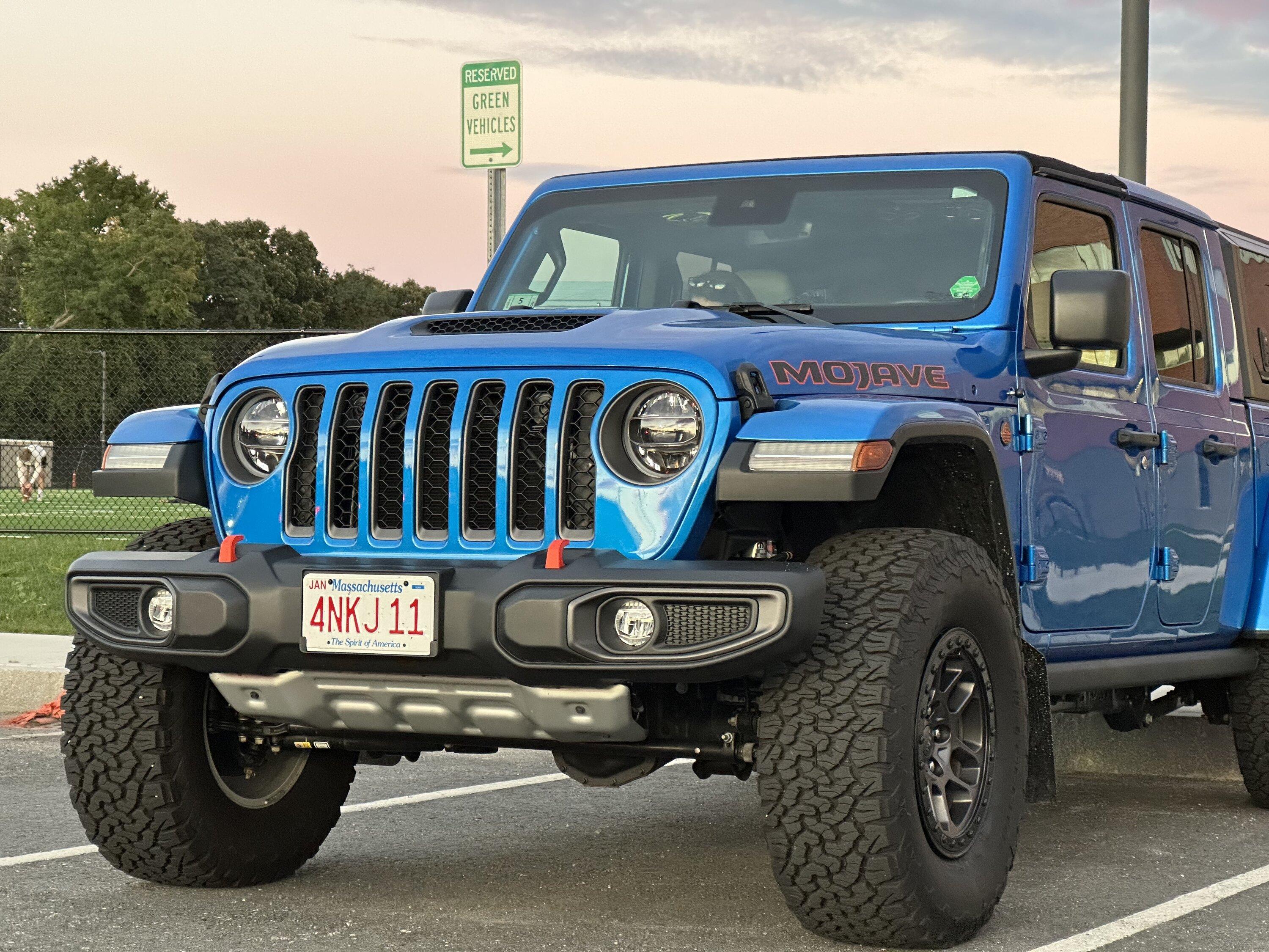Jeep Gladiator Gladiator vs Wrangler 1664337685455