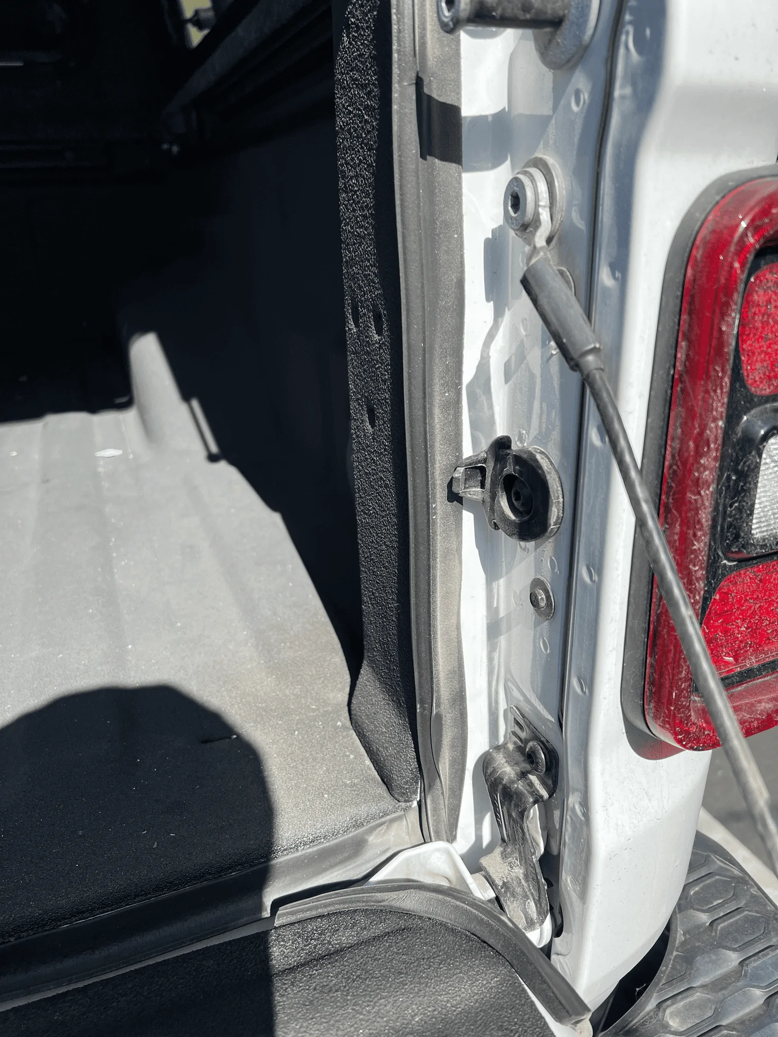 Jeep Gladiator Dust in bed even with tonneau? 1664341764898