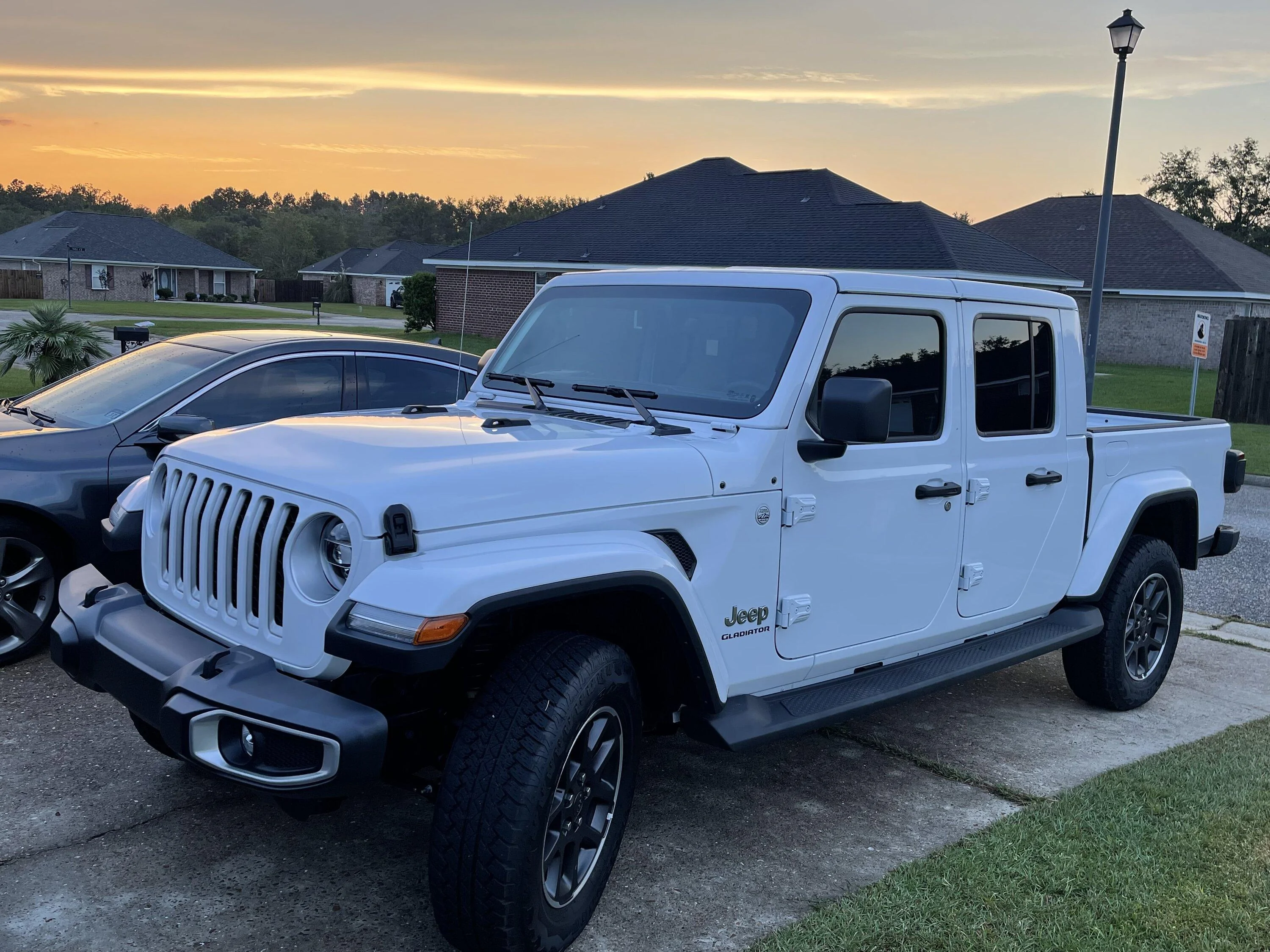 Jeep Gladiator BRIGHT WHITE Gladiator JT Club B701C012-C2A6-4ECC-BC9D-A0739DFFB09D