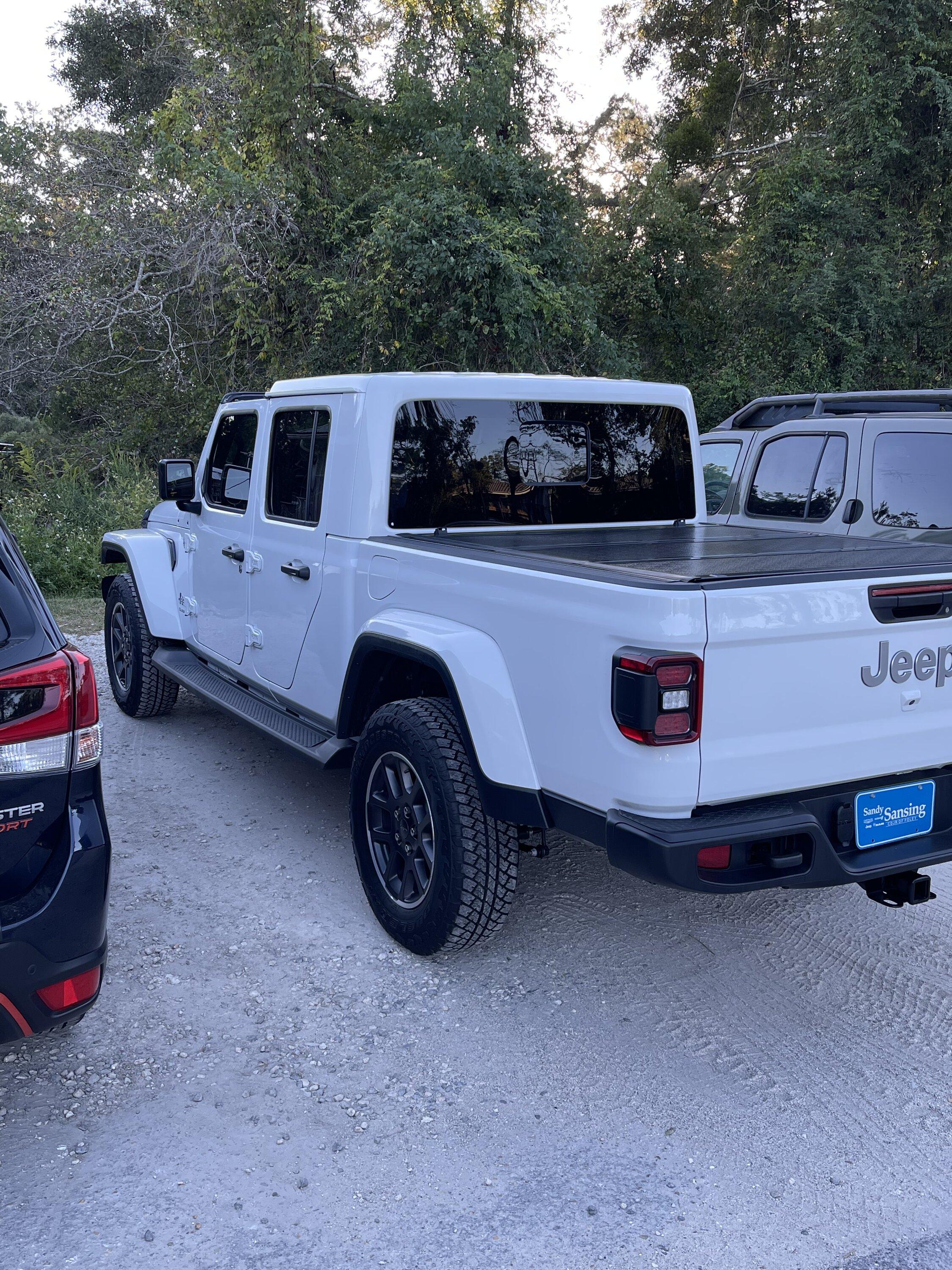 Jeep Gladiator BRIGHT WHITE Gladiator JT Club C4F46594-6CE7-470A-B637-C278A5788287