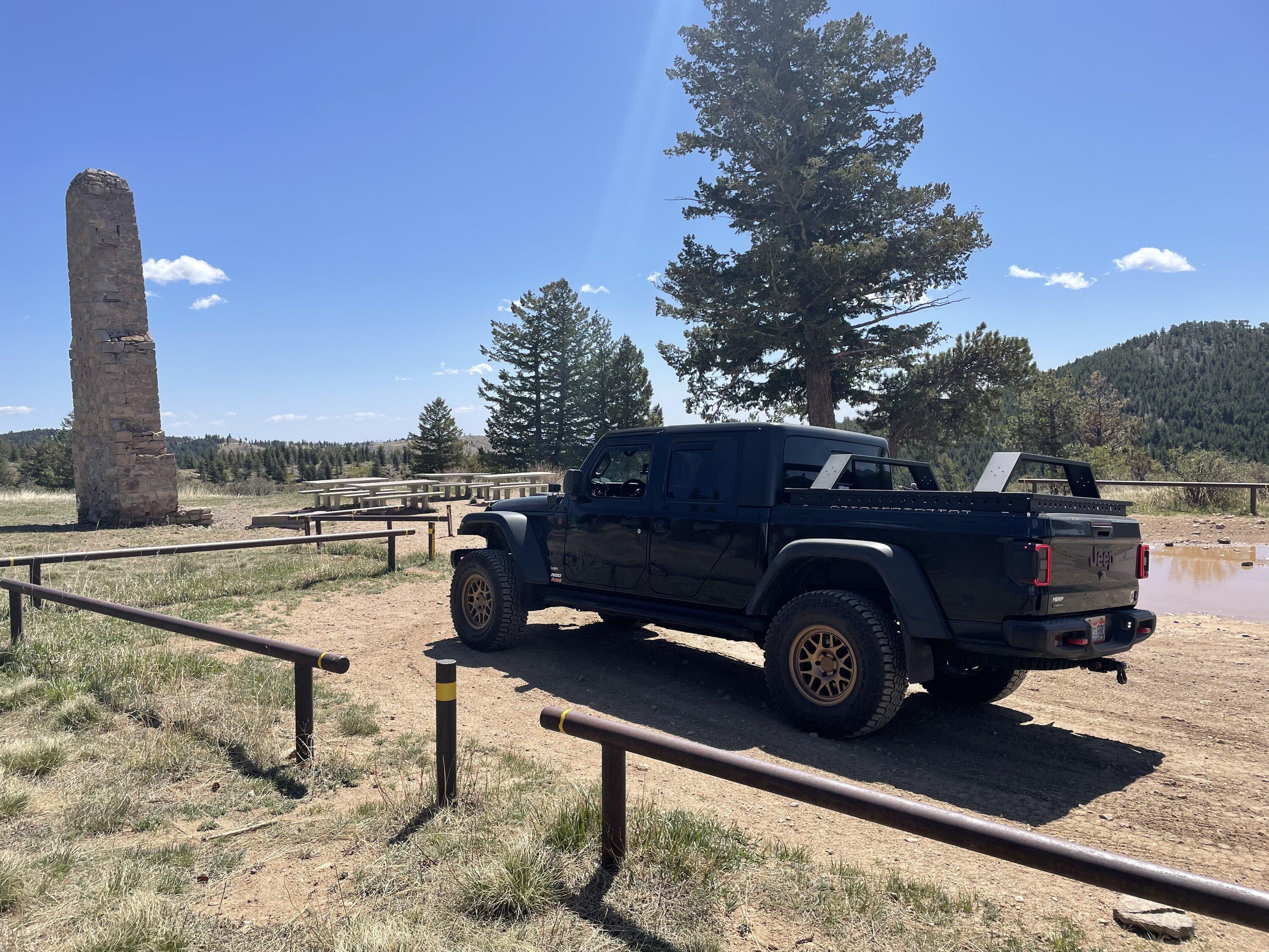 Jeep Gladiator Show me pictures of rocksliders that works as a running board. 351EB0DD-E693-40D6-81C9-FA7913D9899F