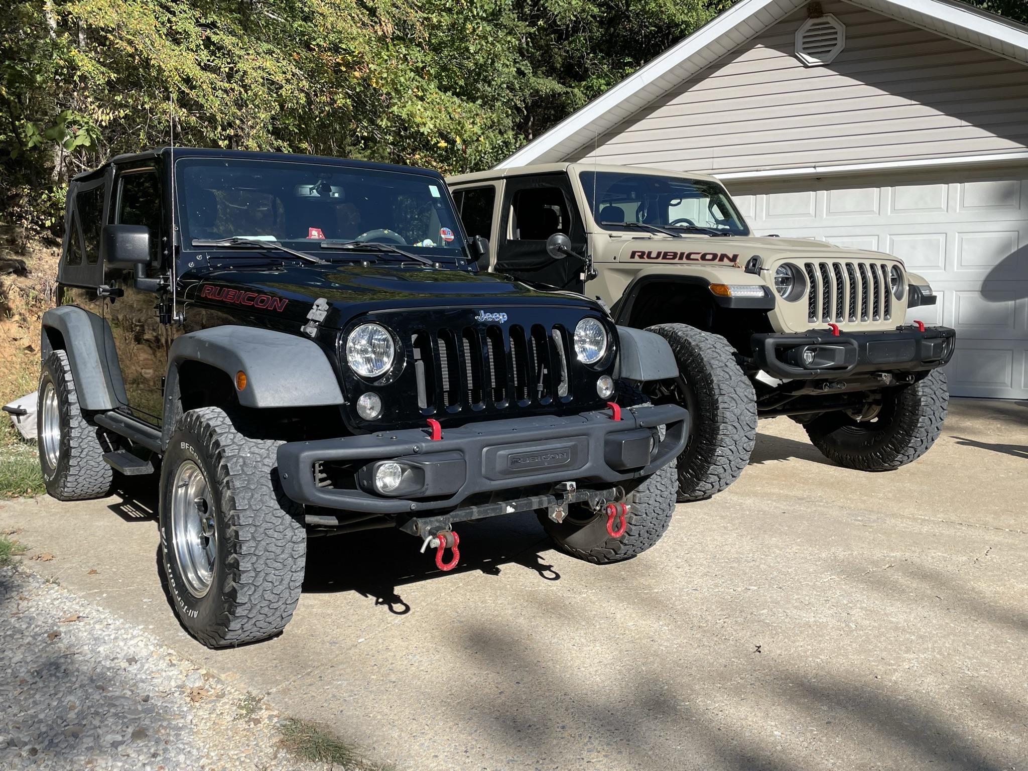 Jeep Gladiator Jeeps Parking Next To Jeeps 976B6CA8-EDF9-48A1-B70E-3D92123F240D