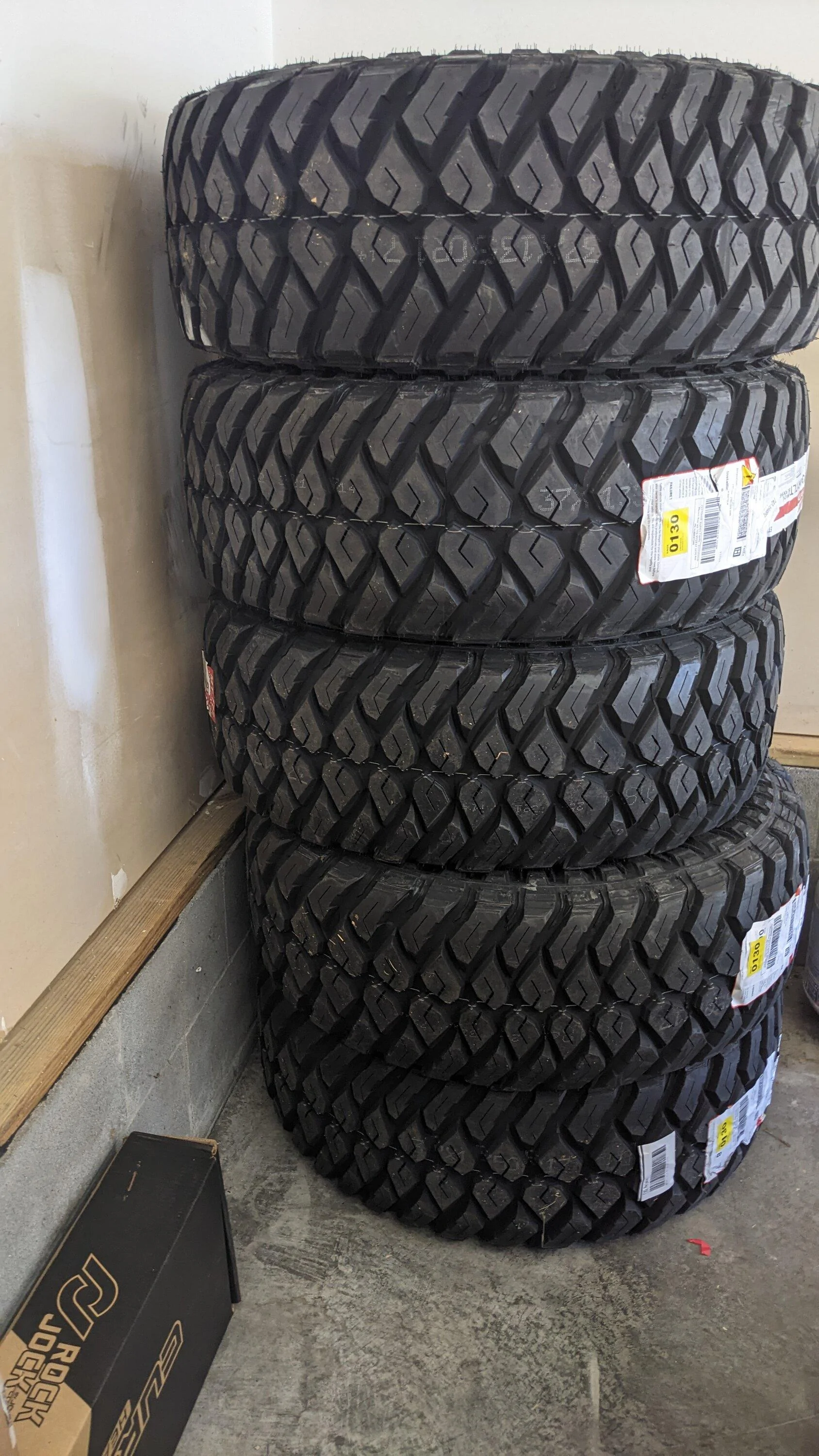 Jeep Gladiator Possible tire scam? maxxis razr mt PXL_20220929_151420722.MP
