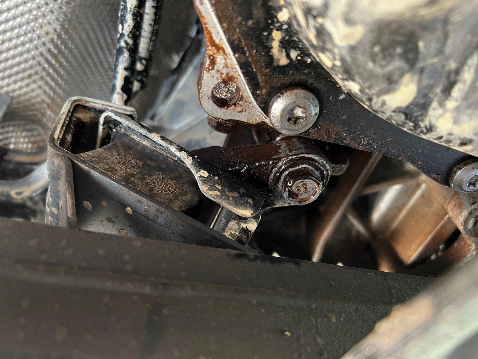 Jeep Gladiator 2020 JTR with less than 8K Miles with a leaking transfer case IMG_5241