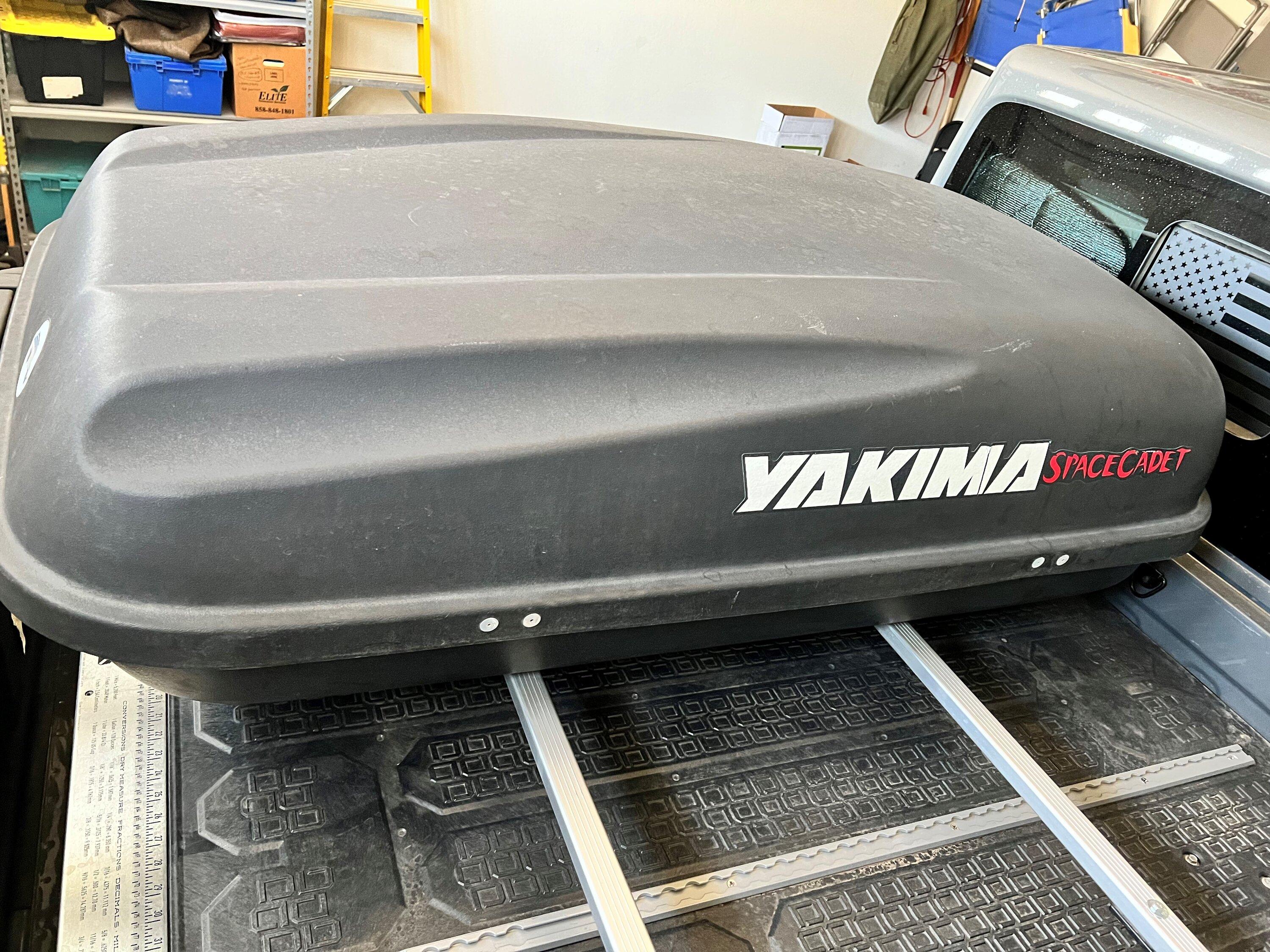Jeep Gladiator Rigging a cartop carrier over the truck bed Yakima1