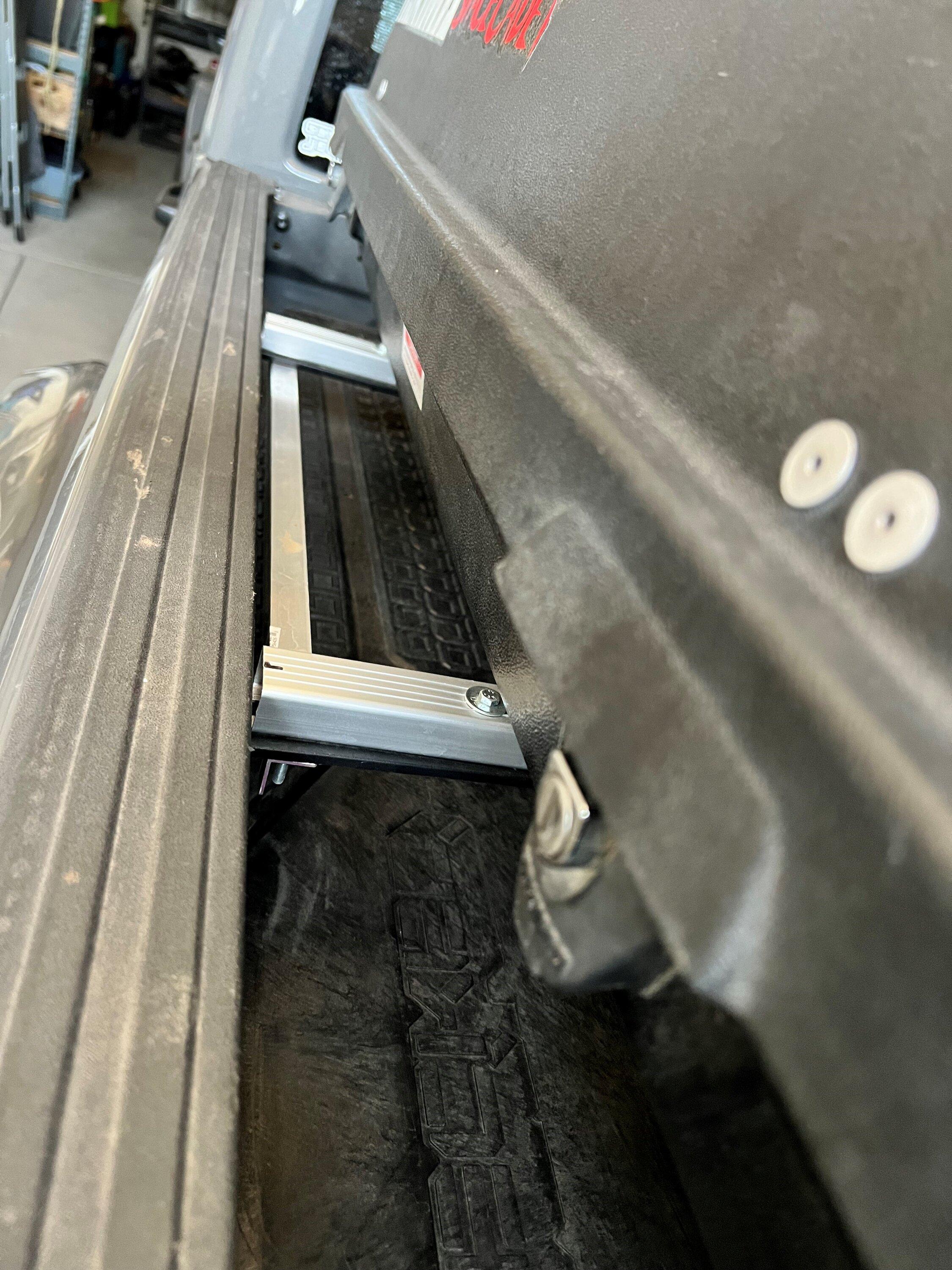 Jeep Gladiator Rigging a cartop carrier over the truck bed YakimaMount2