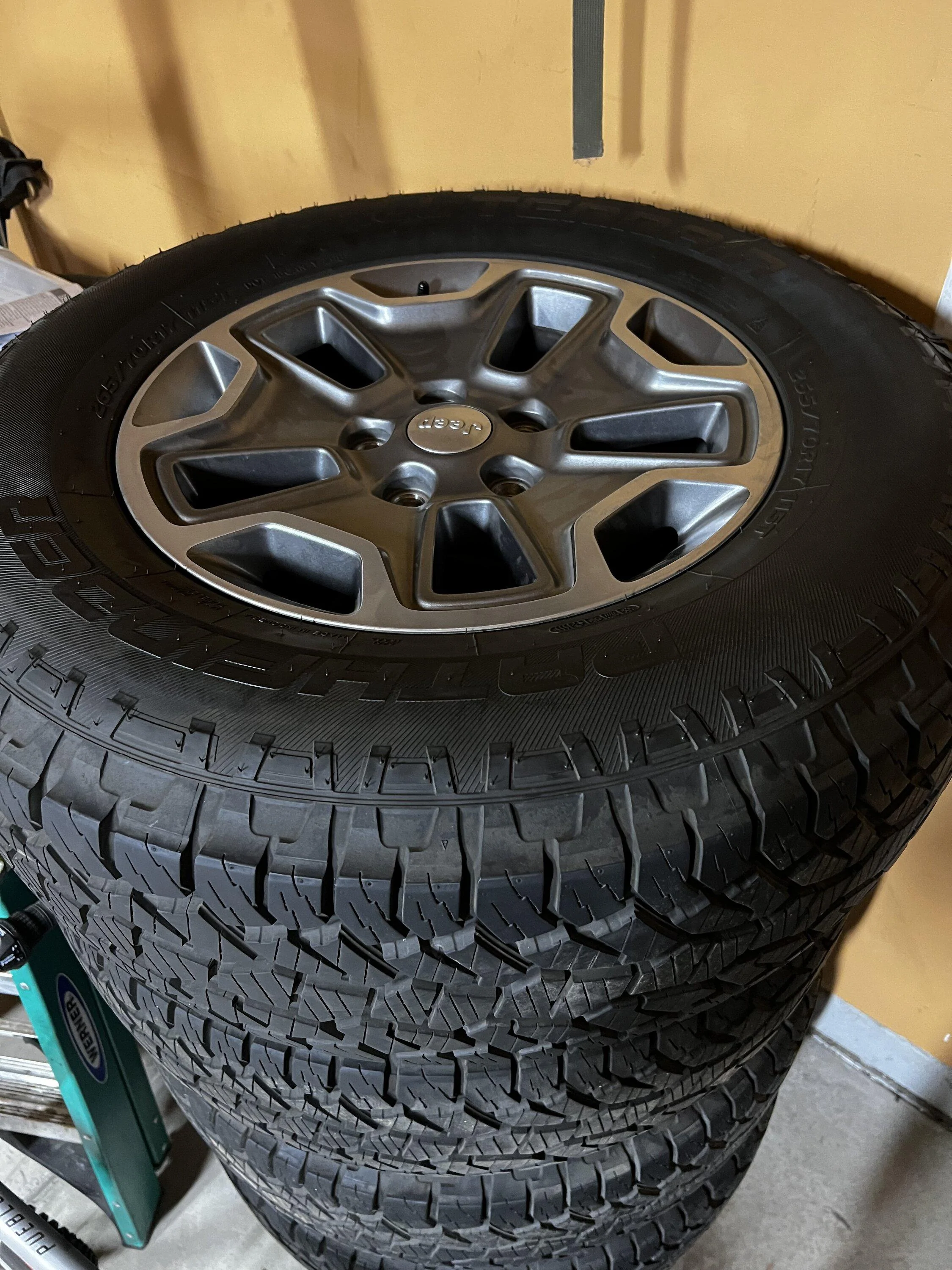 Jeep Gladiator Oem steel rims DE17AB48-F8D1-4B9C-BE05-3ECADB569AB0