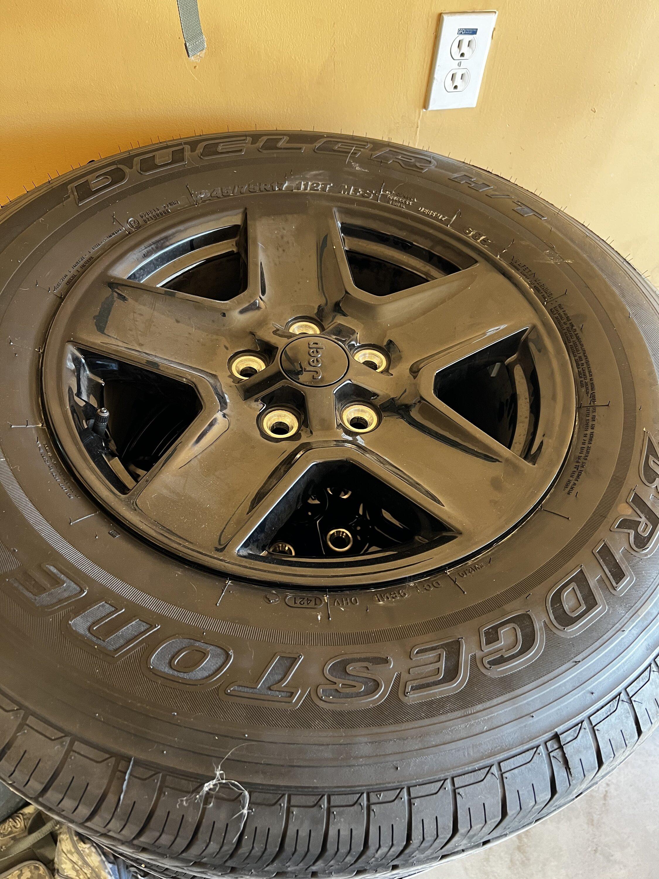 Jeep Gladiator Oem steel rims 26AB2C51-77C2-4230-AE22-7E0C486F6994