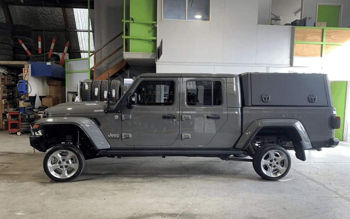 Jeep Gladiator Lifted, new windscreen and problems resetting adaptive cruise control 1664598876812